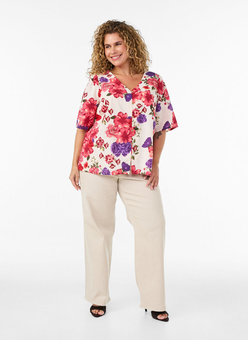 Short-sleeved cotton shirt with a V-neck, Red, Model image number 1