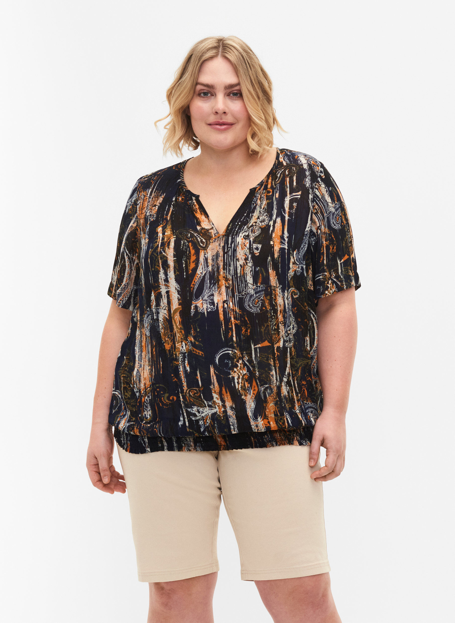 Zizzifashion Close-fitting shorts with back pockets, Fog, Model image number 0