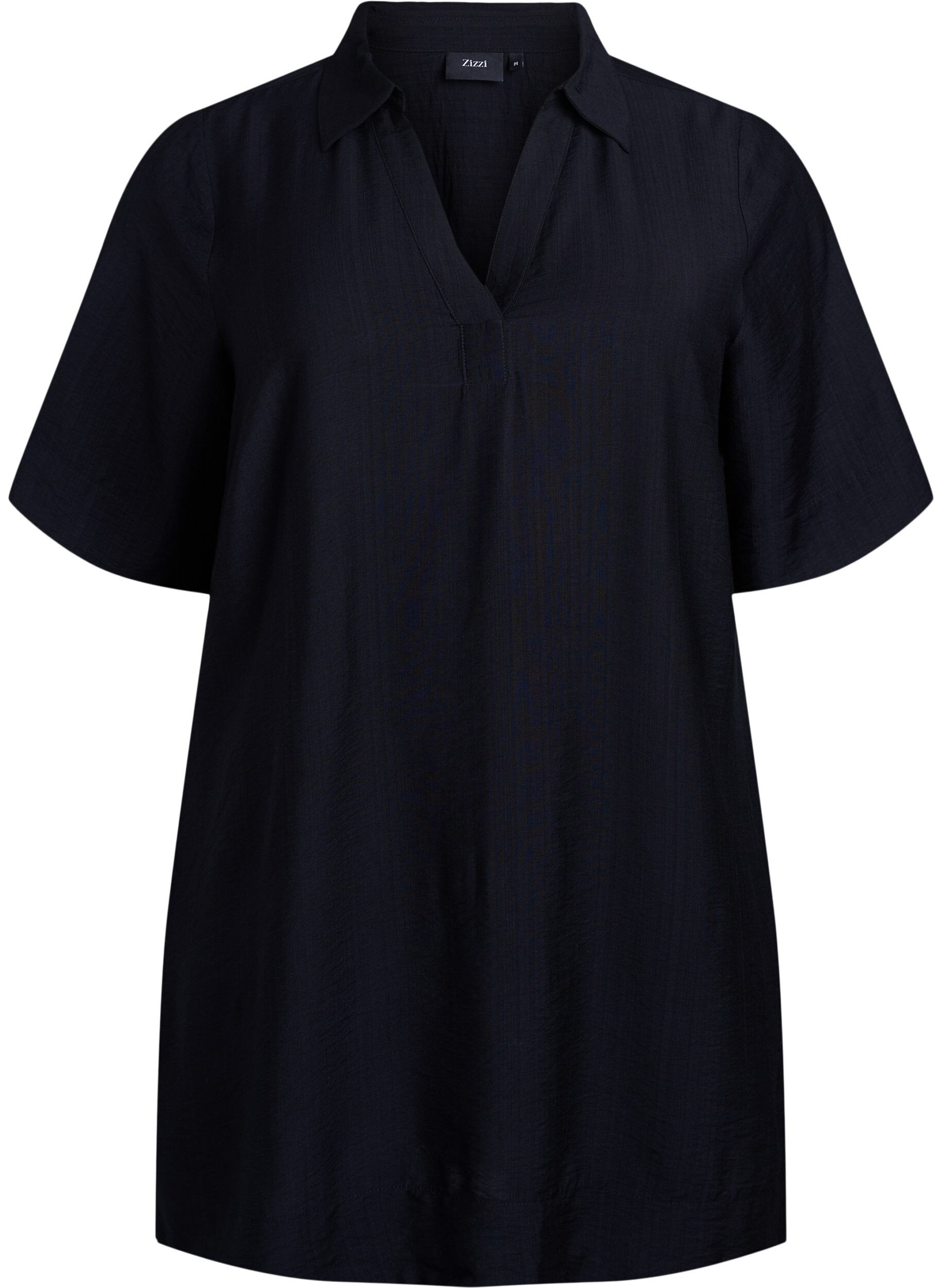 Tunic with collar and side pockets