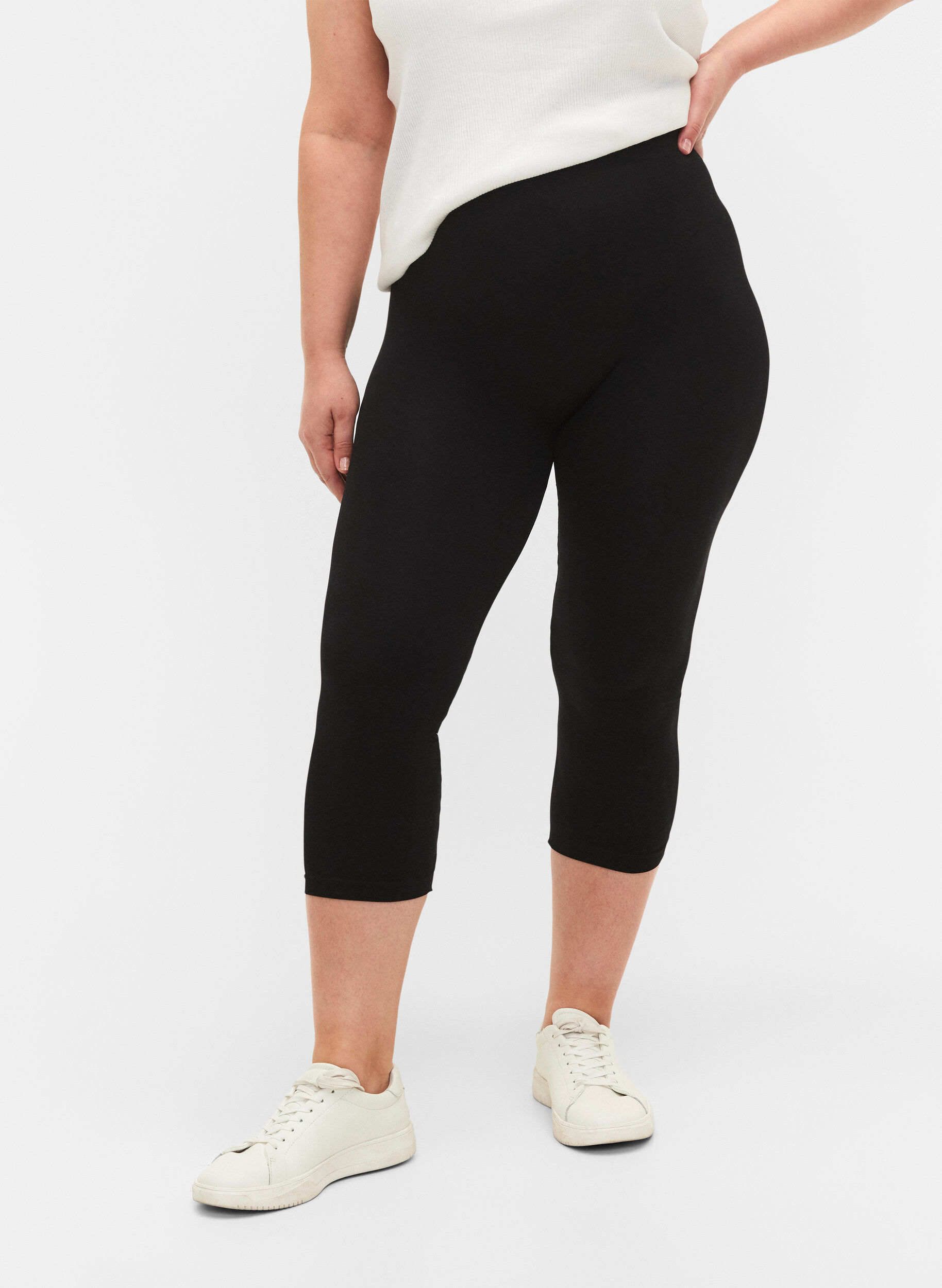 Zizzifashion Seamless 3/4 leggings, Black, Model image number 3