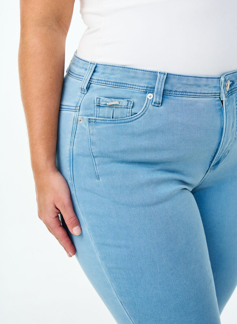 Cropped Amy jeans with a zip, Light Blue, Model image number 3