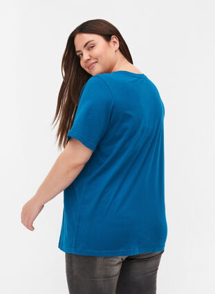 Organic cotton T-shirt with V-neckline, Maroccan Blue, Model image number 1