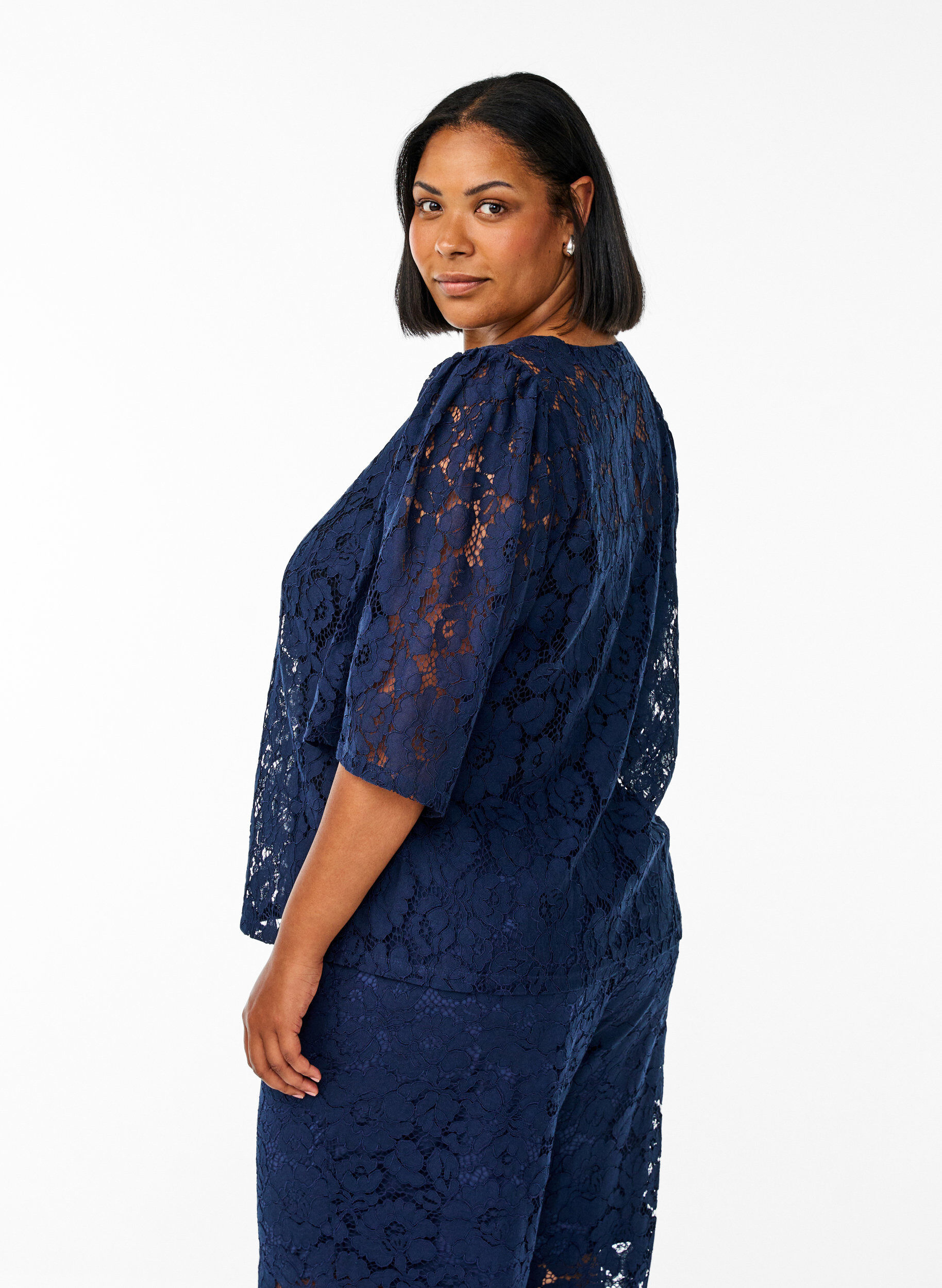 Zizzifashion Lace blouse with 3/4 sleeves and bows on the front, Blue, Model image number 2