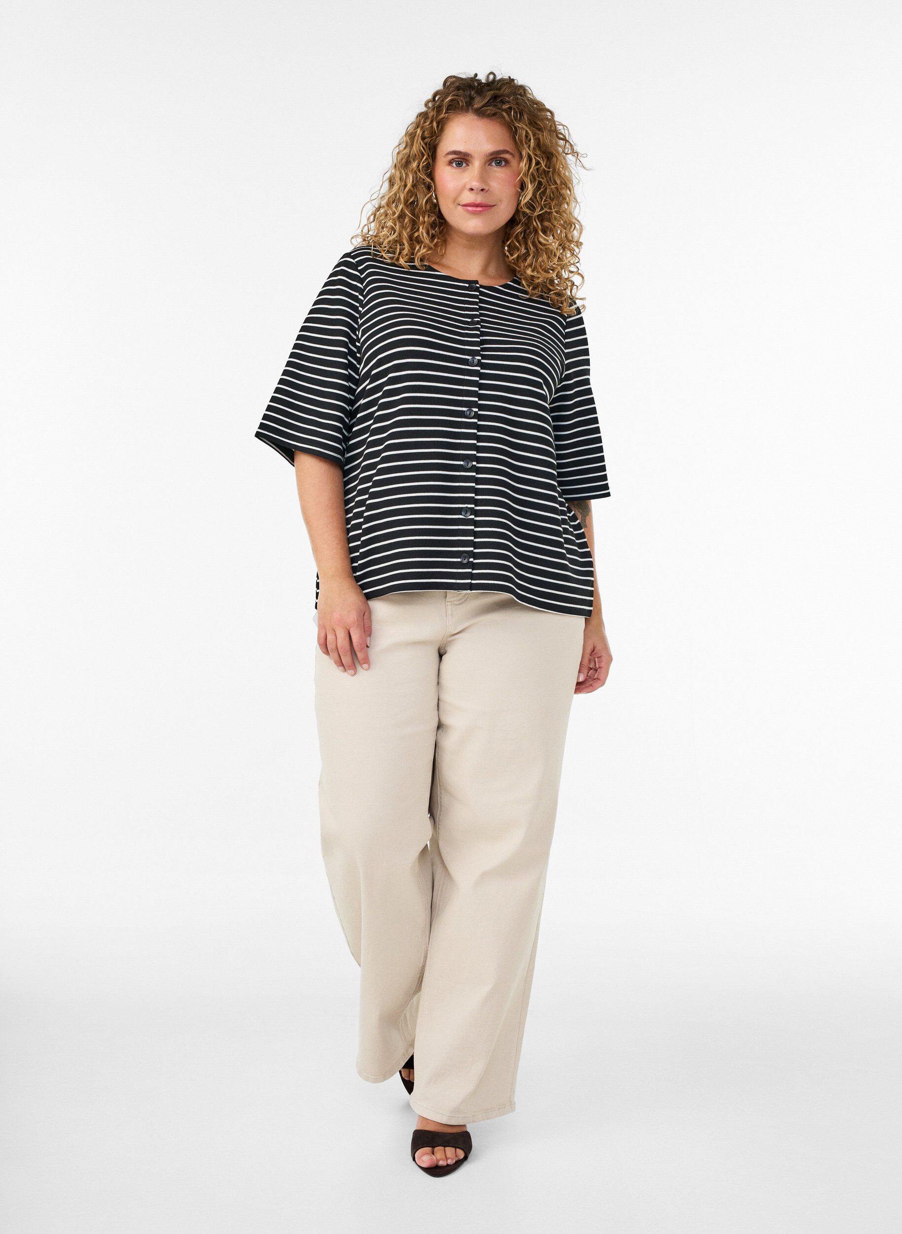 Zizzifashion Blouse with a ribbed texture and button closure, Black, Model image number 1