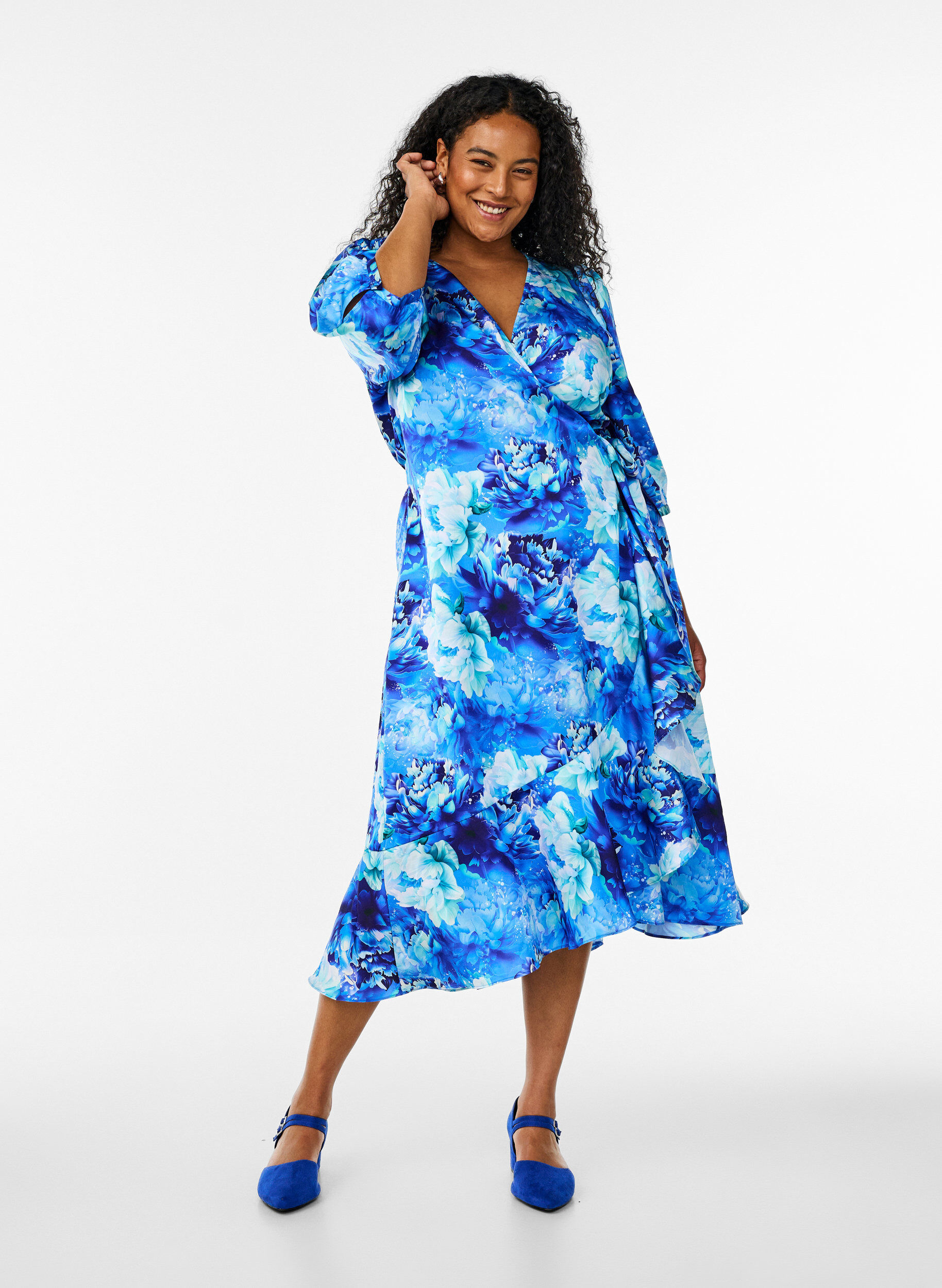 Zizzifashion Floral wrap dress with 3/4 sleeves, Blue, Model image number 1
