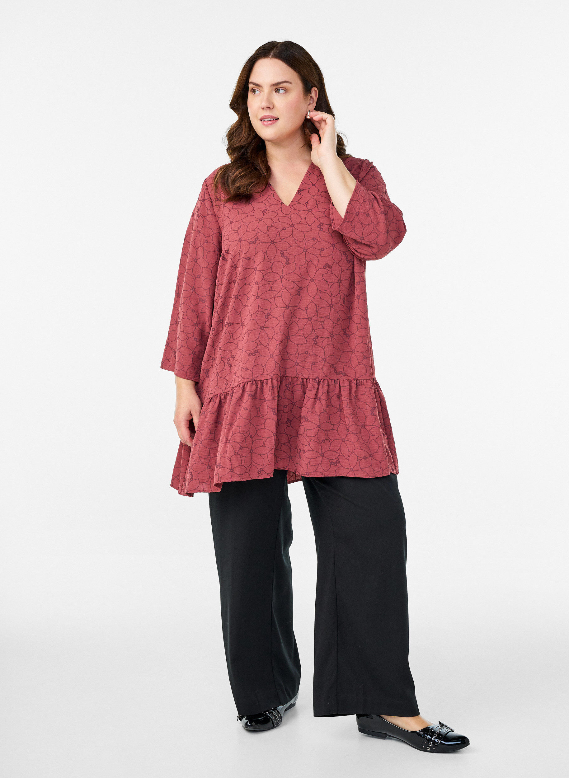 Zizzifashion Tunic with embroidered floral pattern and 3/4 sleeves, Rose, Model image number 1