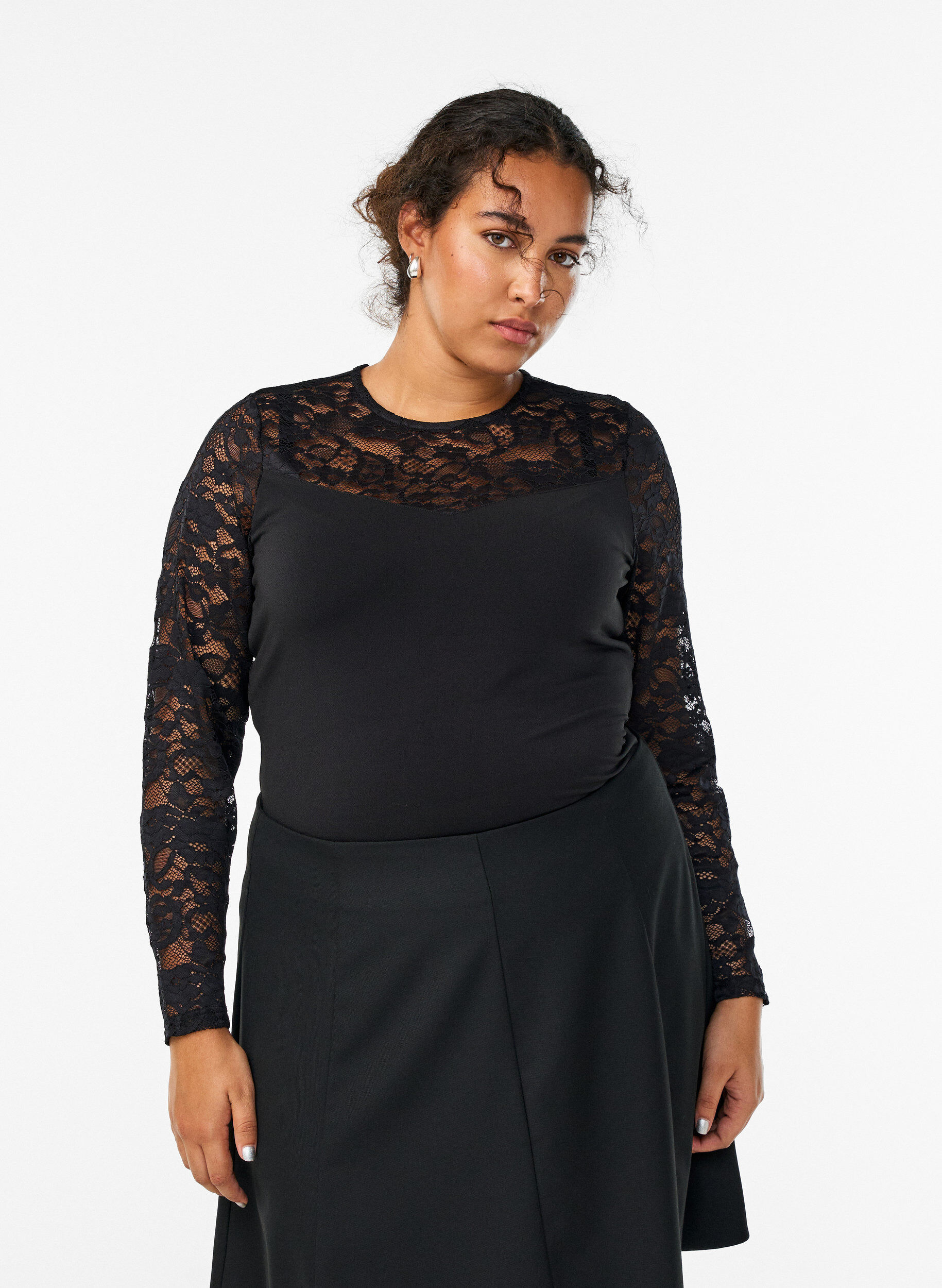 Fitted body with lace sleeves, Black, Model