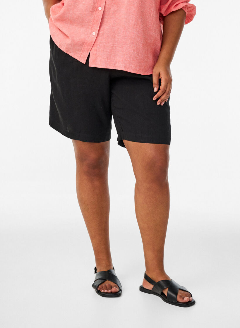 High-waisted linen and viscose shorts, Black, Model image number 3