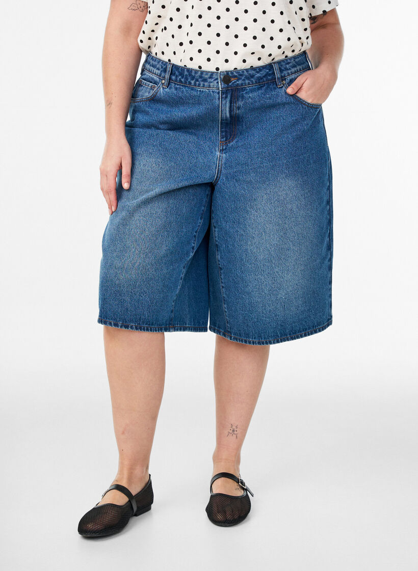 High-waisted denim shorts, Blue, Model image number 2