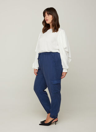 Lyocell trousers with large pockets, Dark Denim, Model image number 2