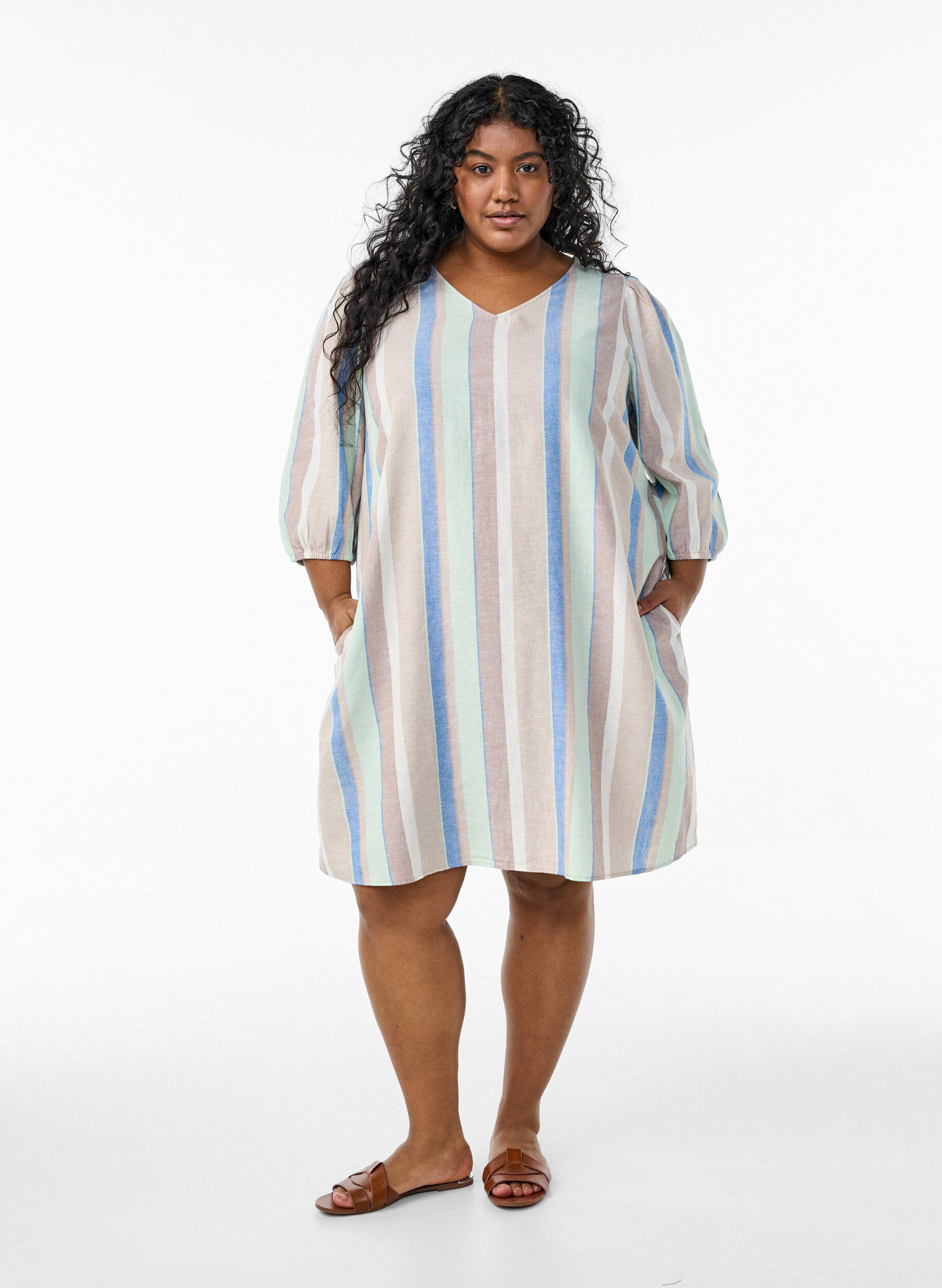 Zizzifashion Short dress in linen and viscose with 3/4 sleeves, Blue, Model image number 1