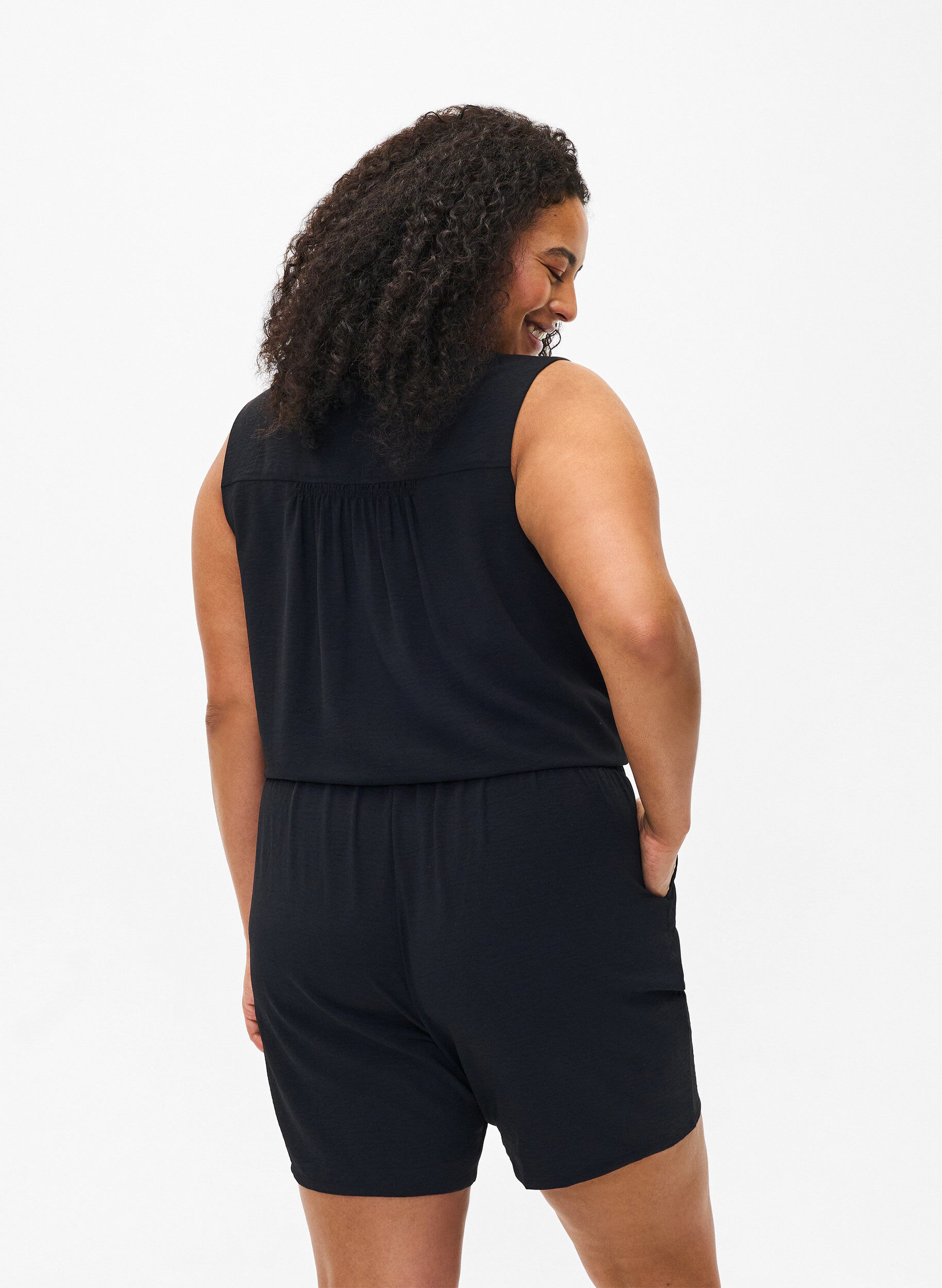Zizzifashion Sleeveless top with wrinkle details, Black, Model image number 2