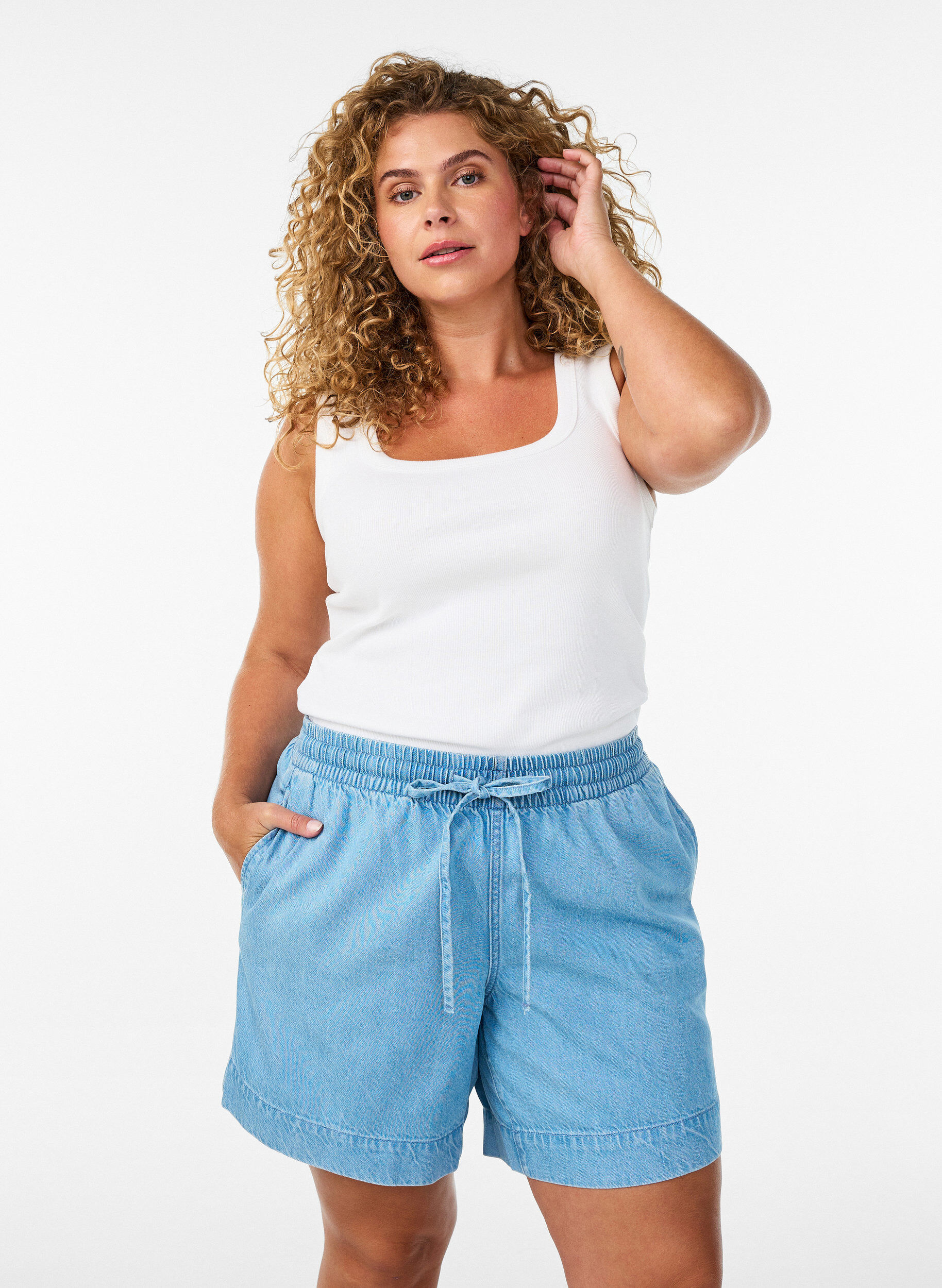 Zizzifashion Denim-look shorts with an elasticated waist and drawstring, Light Blue, Model image number 0