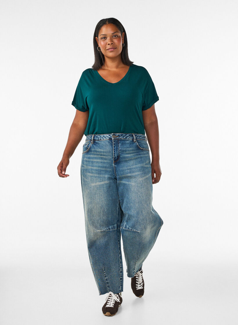 Basic V-neck T-shirt in viscose, Green, Model image number 1