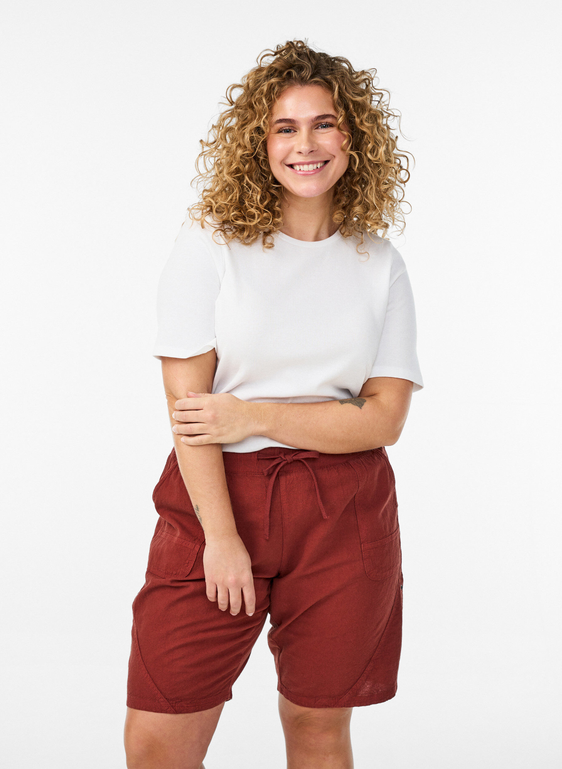 Loose cotton shorts with pockets, Red, Model