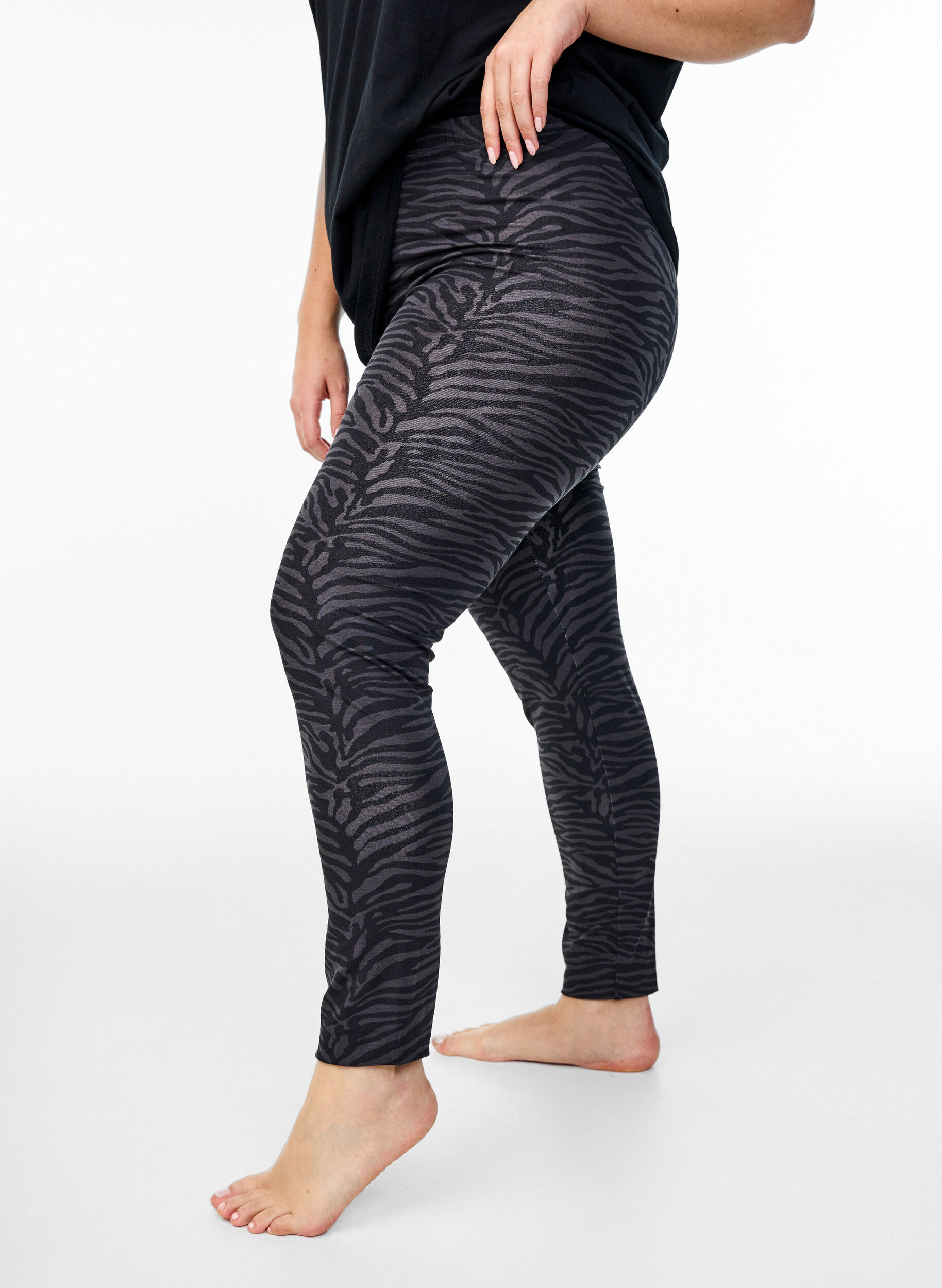Zizzifashion Viscose leggings with print, Black, Model image number 0
