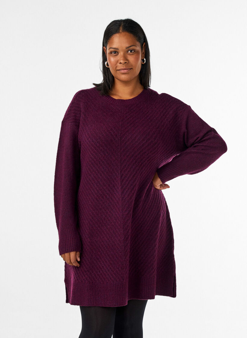 Short knitted dress with a V-shaped textured pattern, Red, Model image number 0