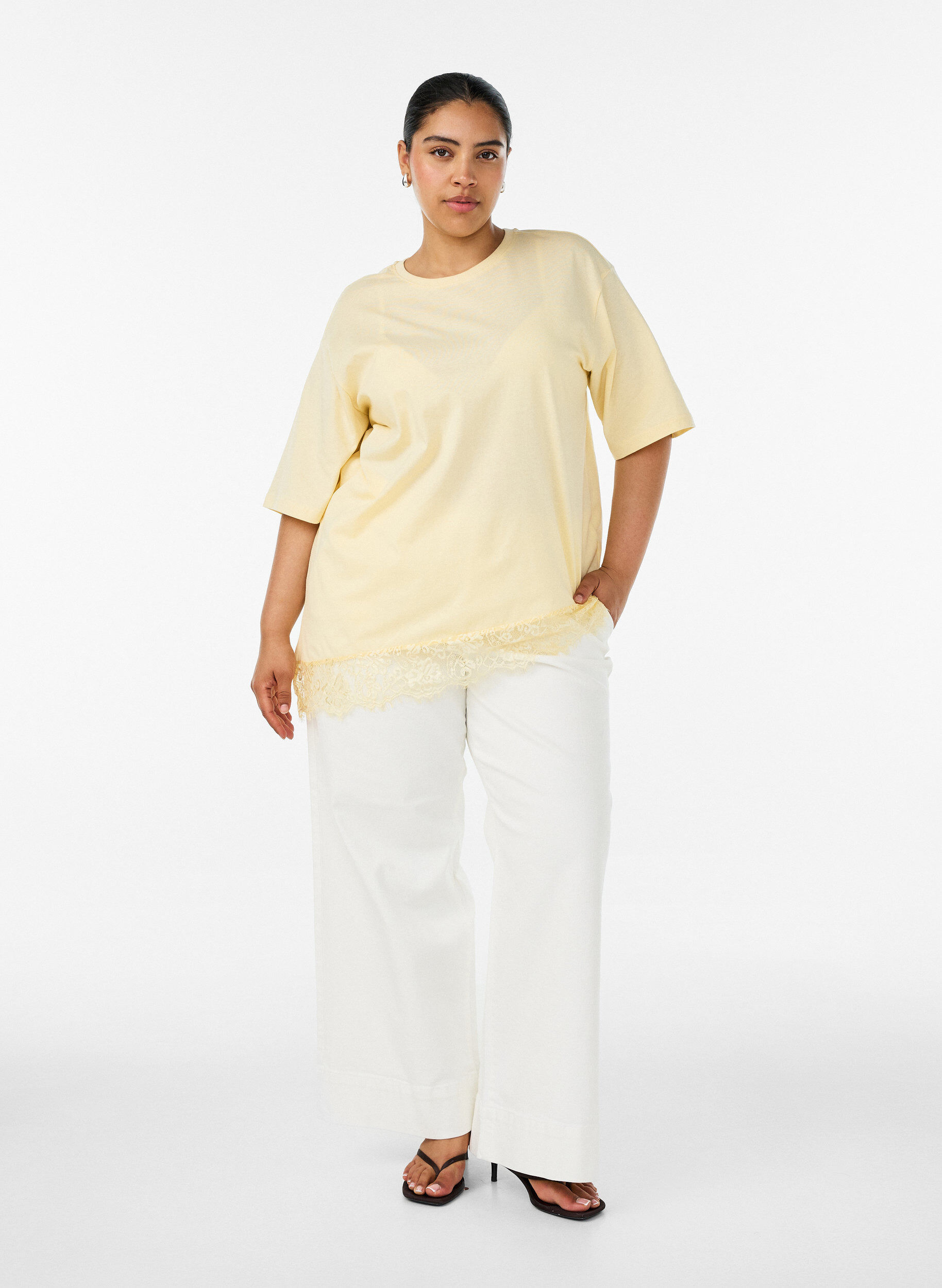 Zizzifashion T-shirt with asymmetric lace hem, Yellow, Model image number 1