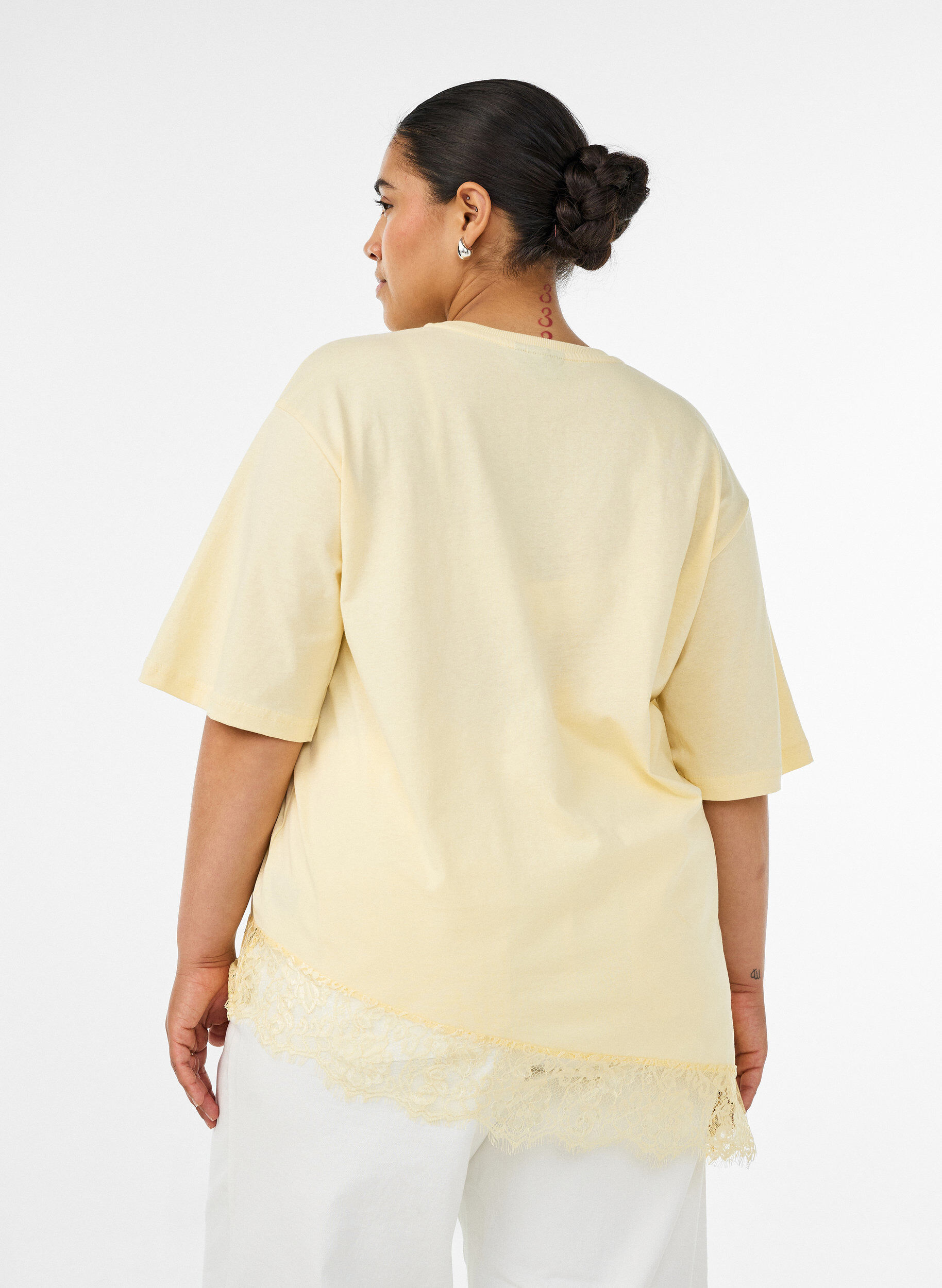 Zizzifashion T-shirt with asymmetric lace hem, Yellow, Model image number 2