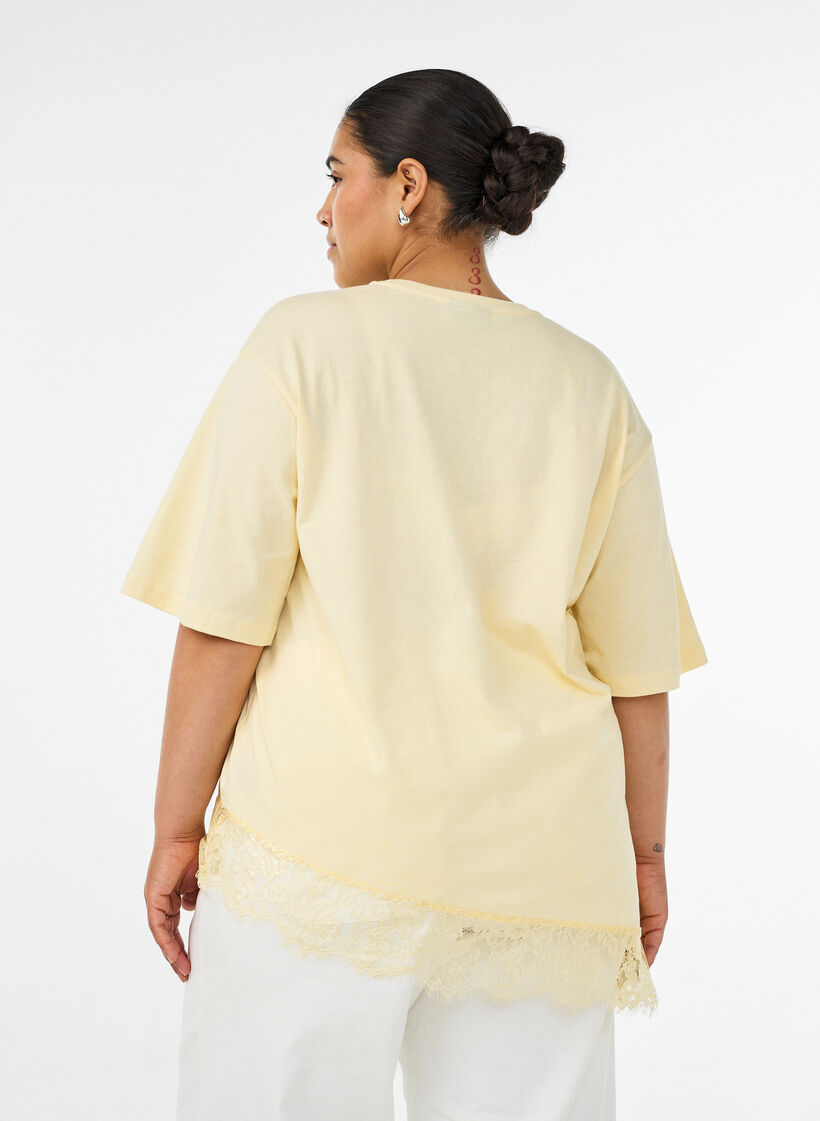 T-shirt with asymmetric lace hem, Yellow, Model image number 2