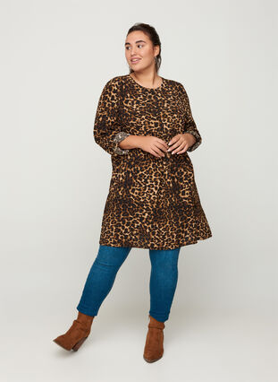 Viscose leopard print tunic with an A-line shape, Raw Umber AOP, Model image number 2