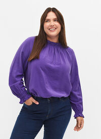 Long-sleeved viscose blouse with ruffles, Prism Violet, Model
