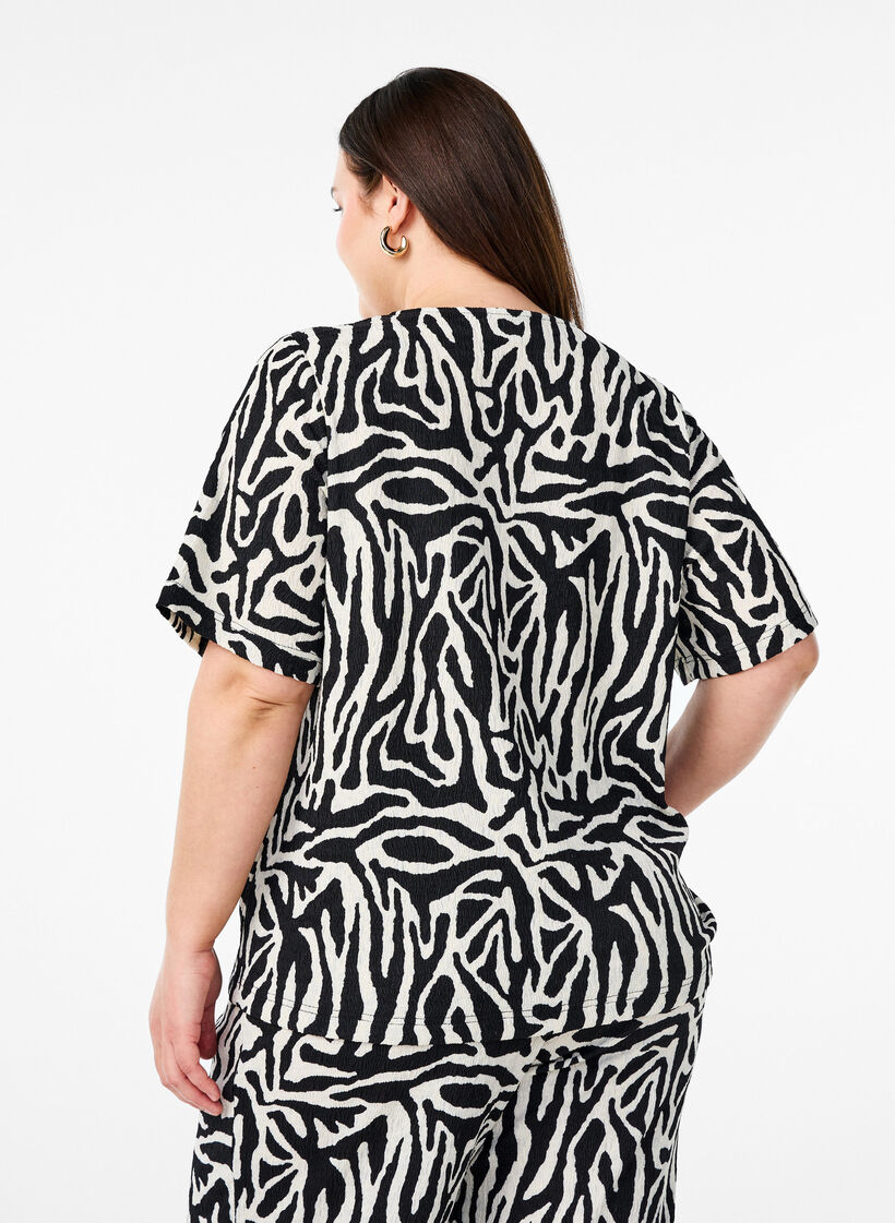 Short-sleeved blouse with zebra print, Black, Model image number 2