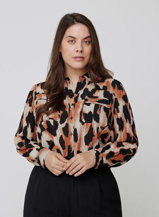 Viscose shirt with leopard print, Black AOP, Model image number 0