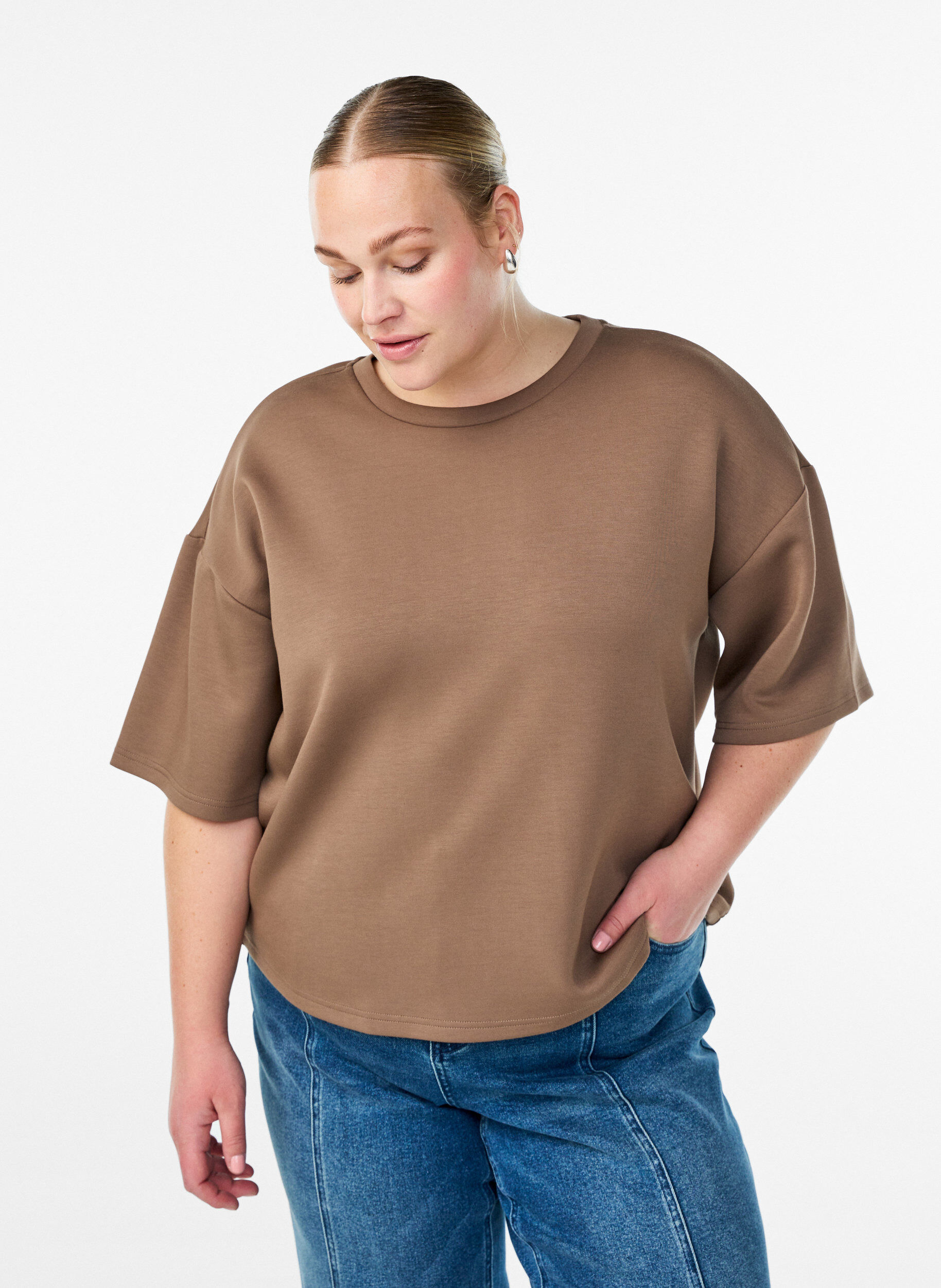 Short loose-fit t-shirt in a modal blend, Brown, Model