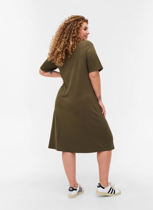 Short-sleeved dress in a ribbed fabric, Ivy Green, Model image number 1