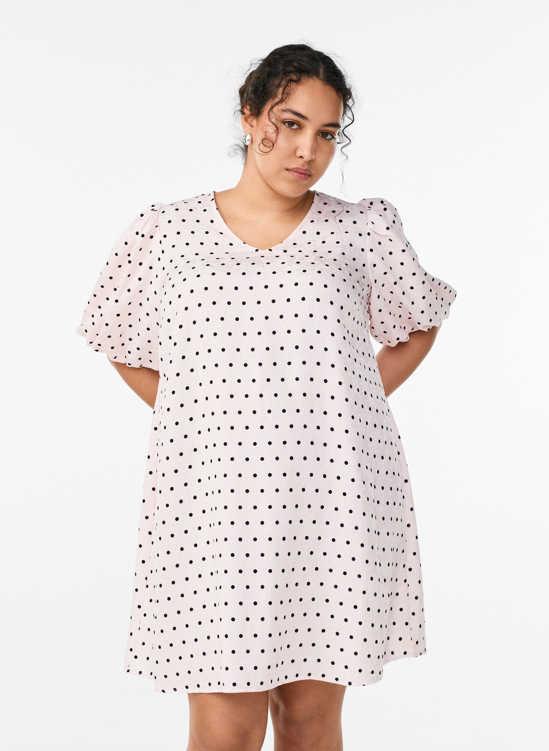 Polka dot A-line dress with balloon sleeves, Pink, Model