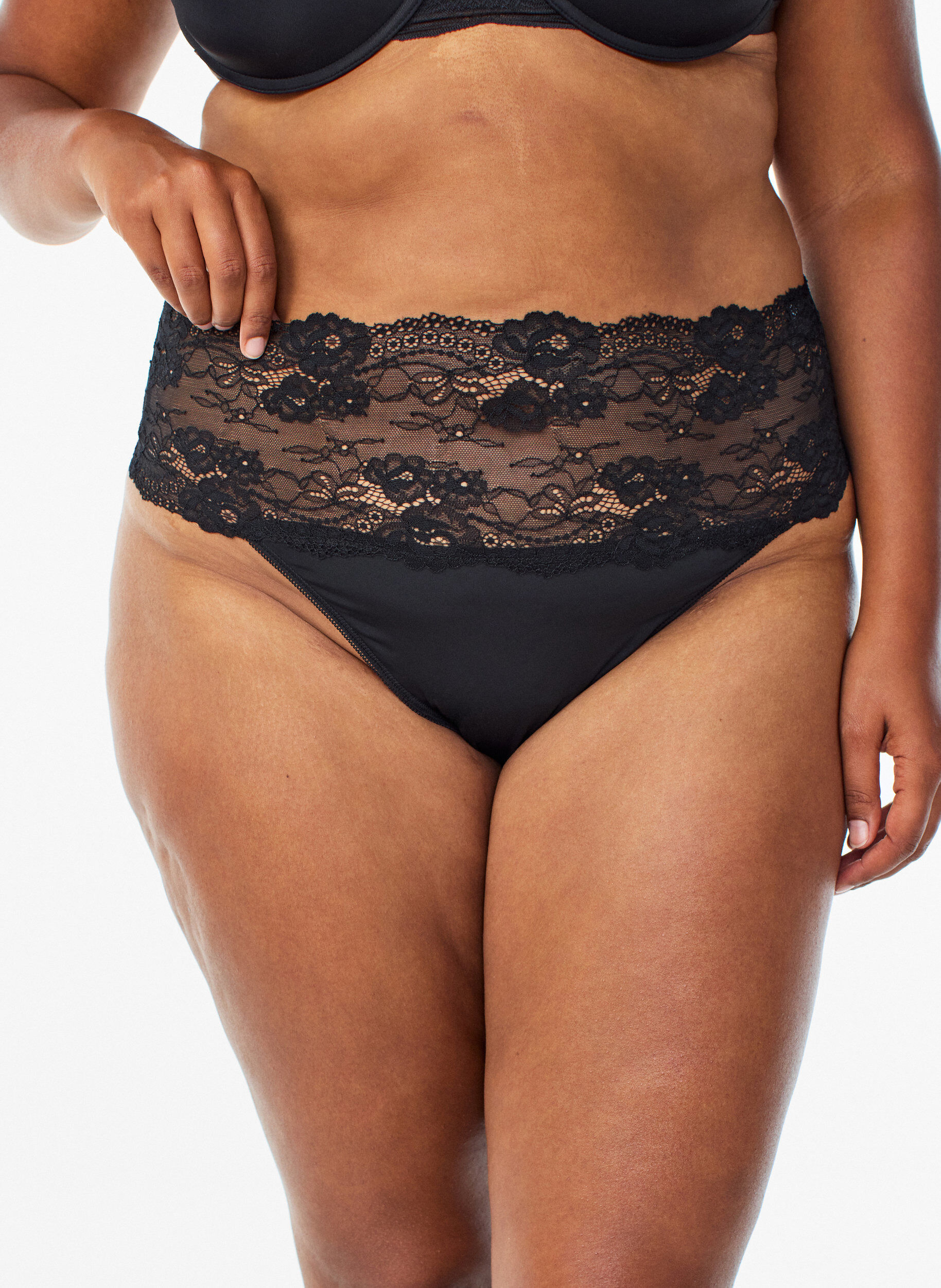 Zizzifashion2-pack thong with wide lace edge, Black, Model image number 2