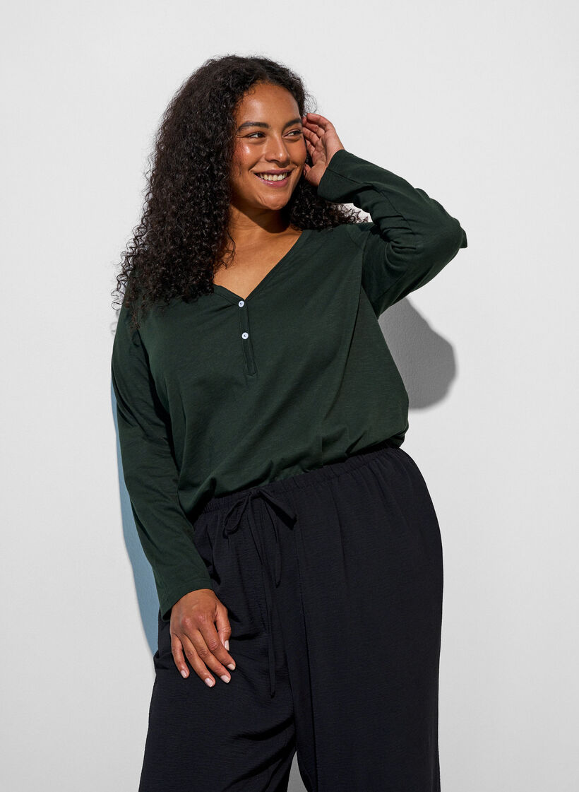 Long-sleeved t-shirt with V-neck and buttons, Green, Model image number 0
