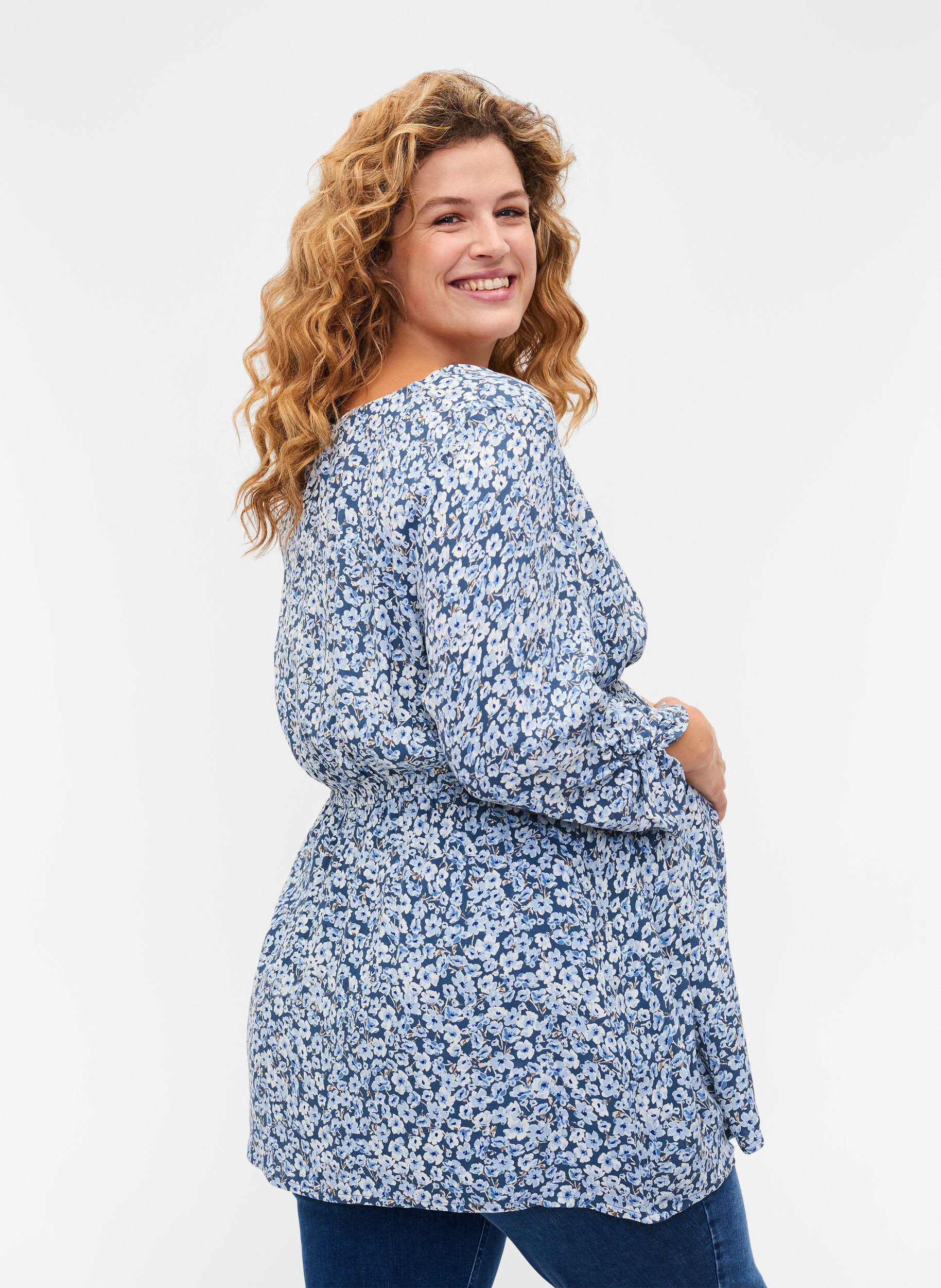 Zizzifashion Maternity blouse in viscose and floral print, Blue Flower AOP, Model image number 1
