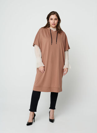 Short-sleeved sweater dress with a hood, Raw Umber, Model image number 2