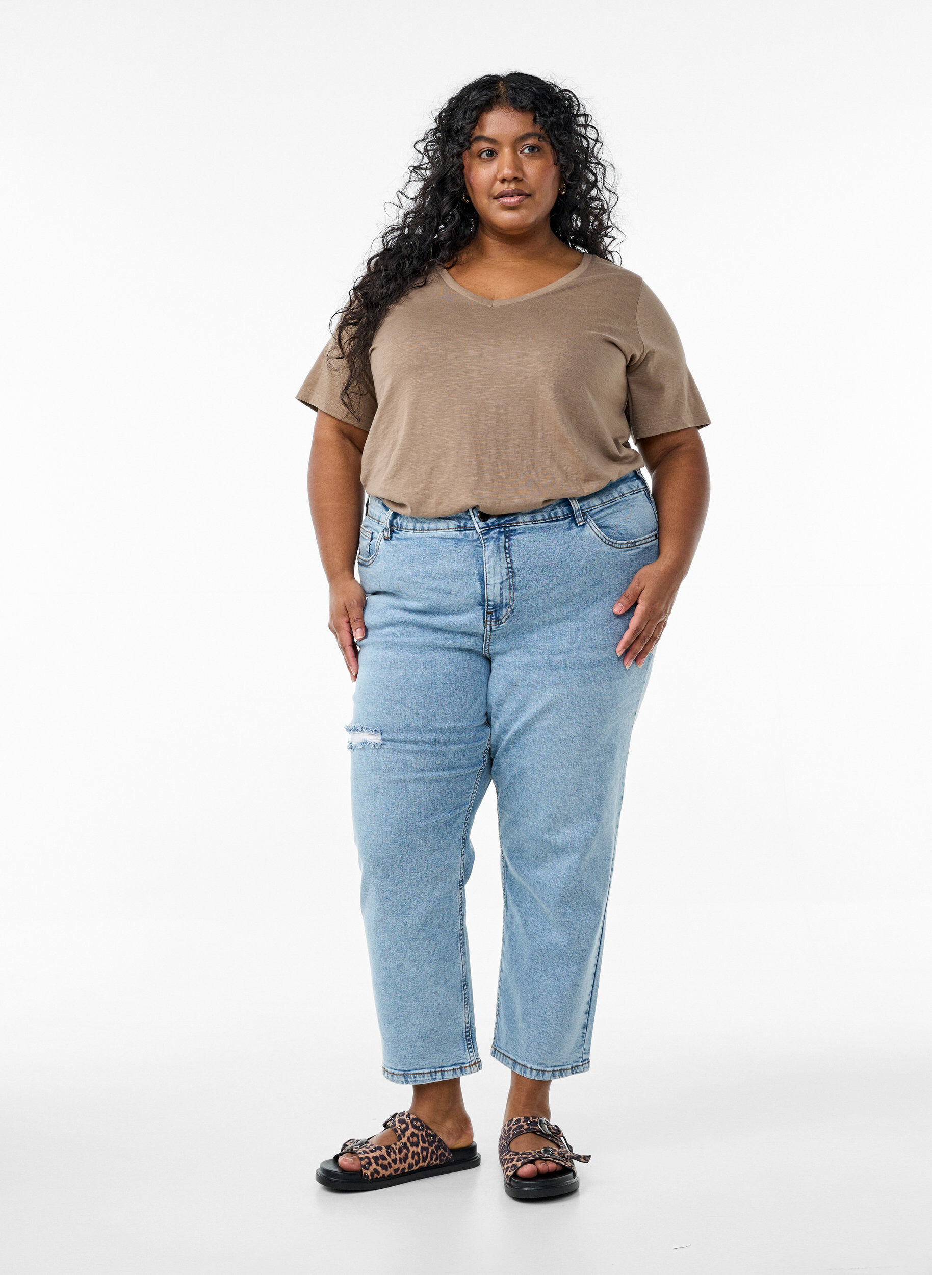 Zizzifashion Short sleeve basic t-shirt with v-neck, Brown, Model image number 1