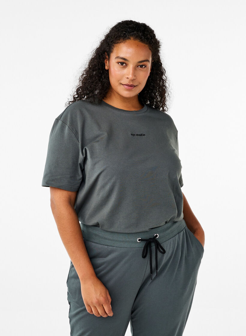 Sporty T-shirt in organic cotton, , Model image number 0