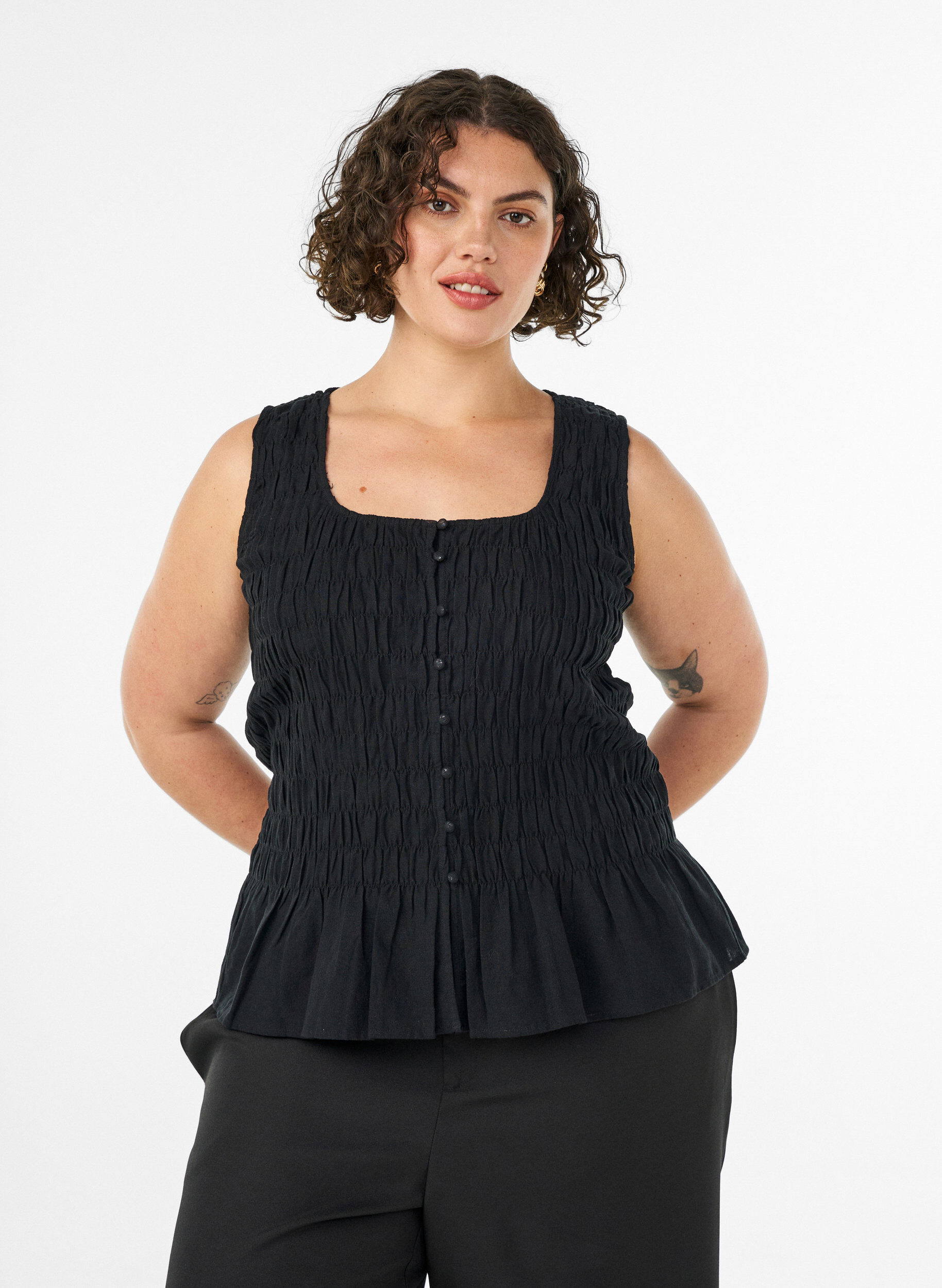 Sleeveless cotton and linen top with smock, Black, Model
