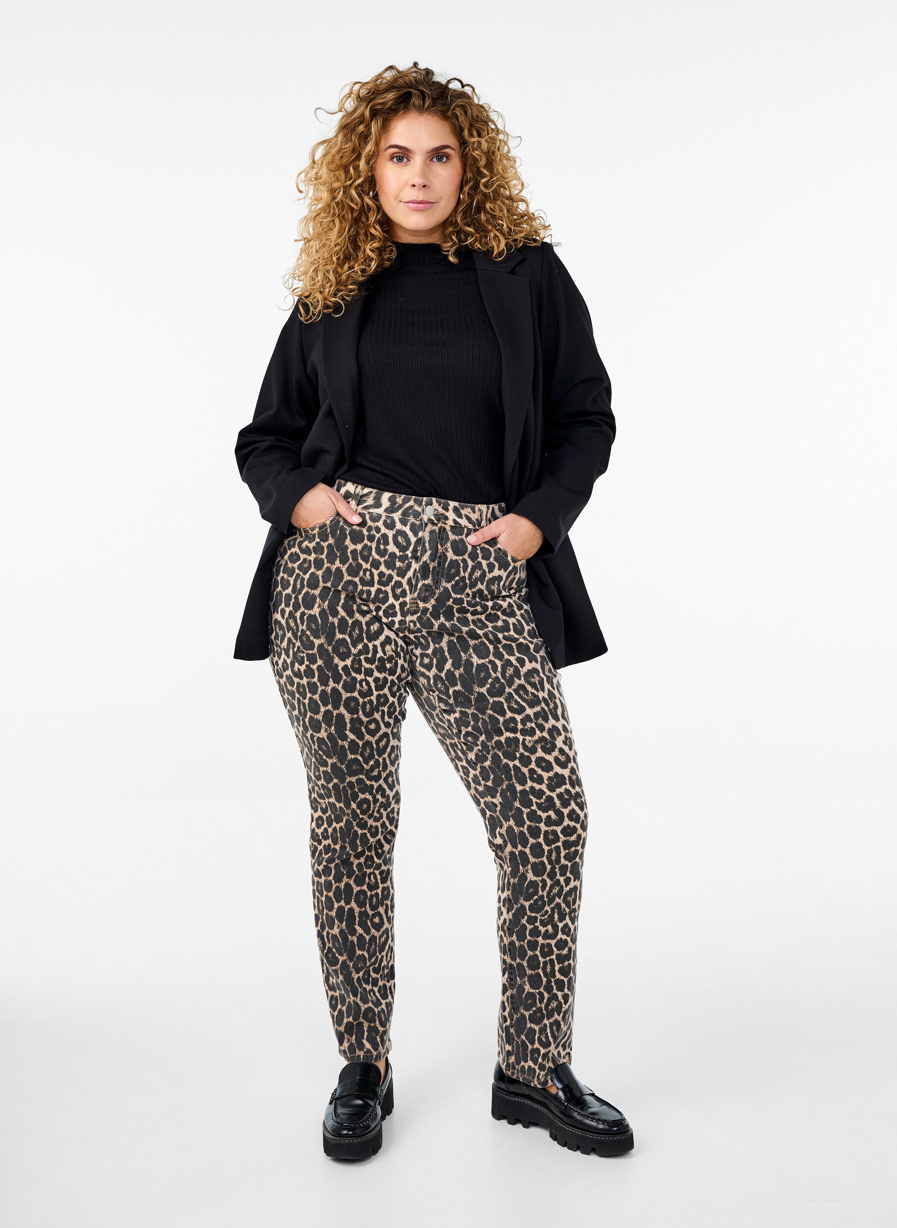 Emily jeans with leopard print, Brown, Model