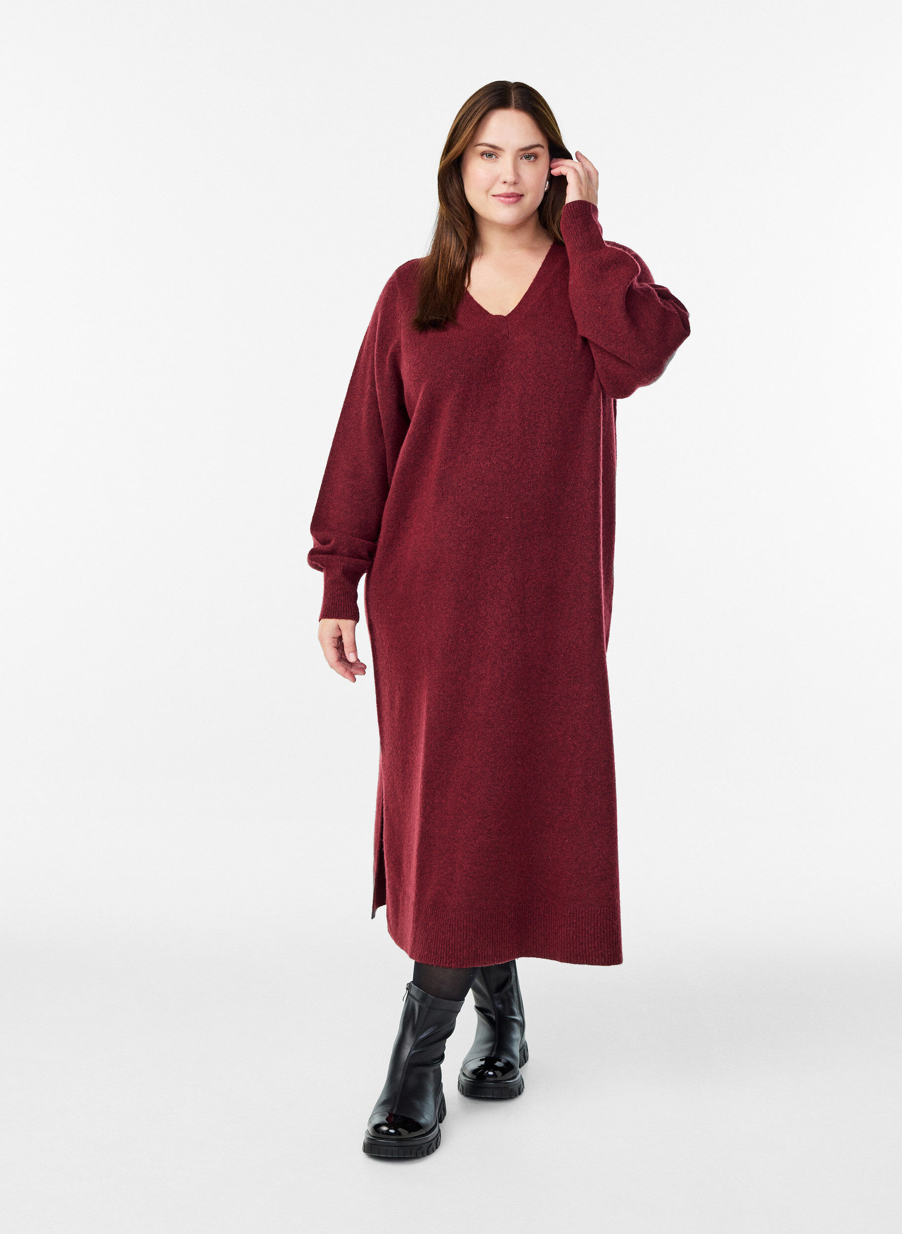 Long-sleeved knit dress with V-neck, Red, Model