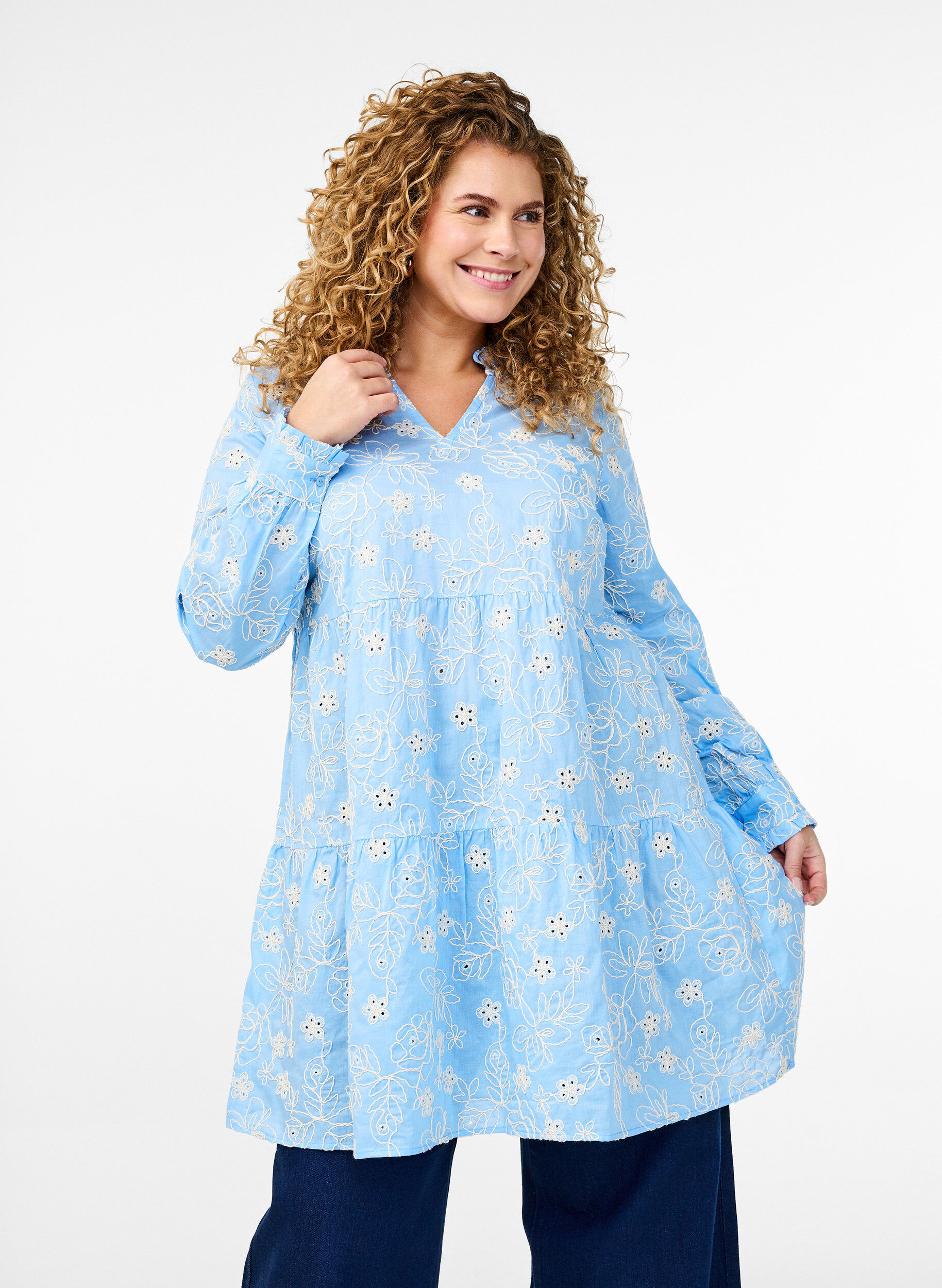 Zizzifashion Dress with embroidered flowers and long sleeves, Light Blue, Model image number 0