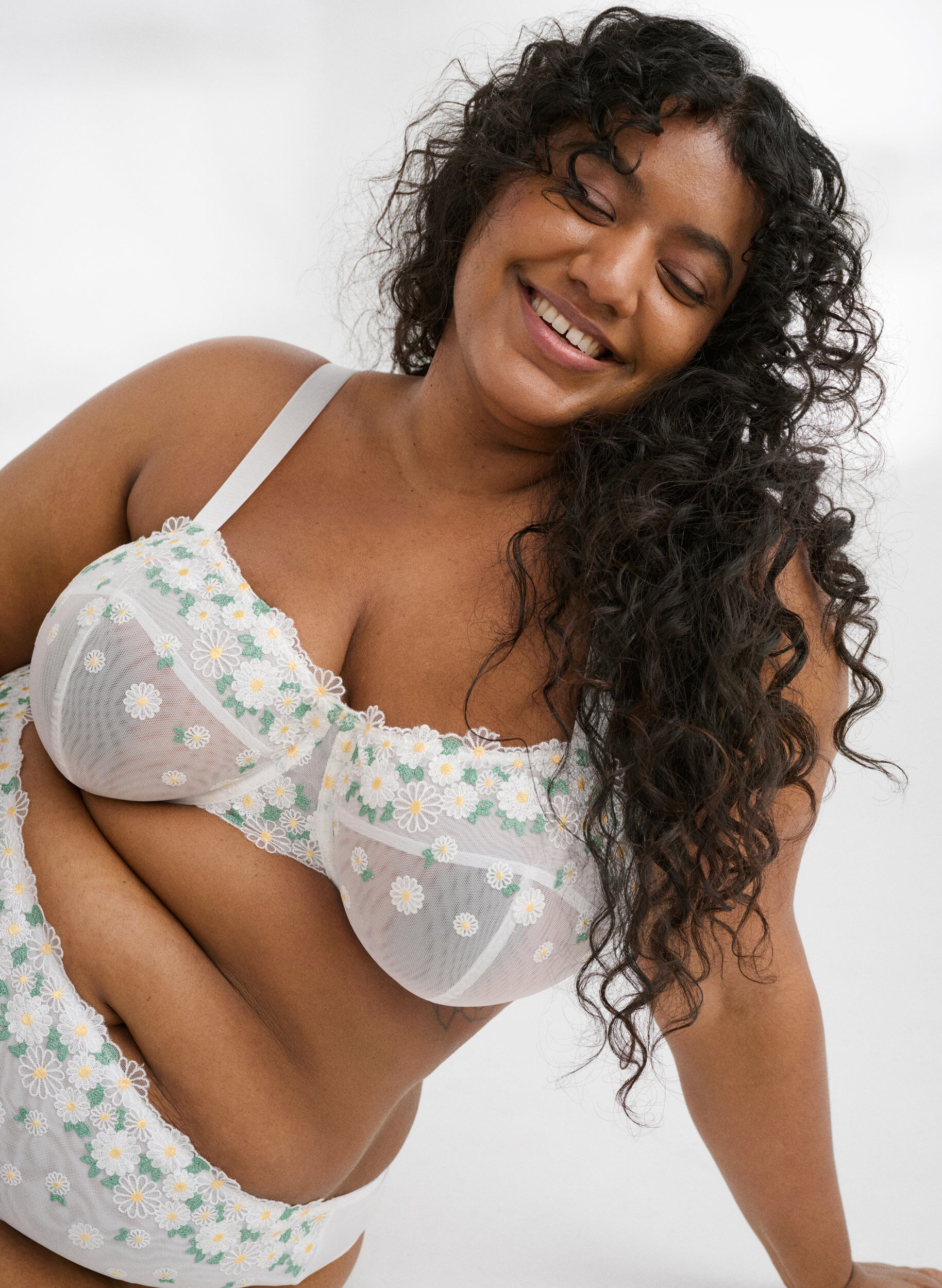 Zizzifashion Balconette bra in mesh with daisy embroidery, White, Image image number 0