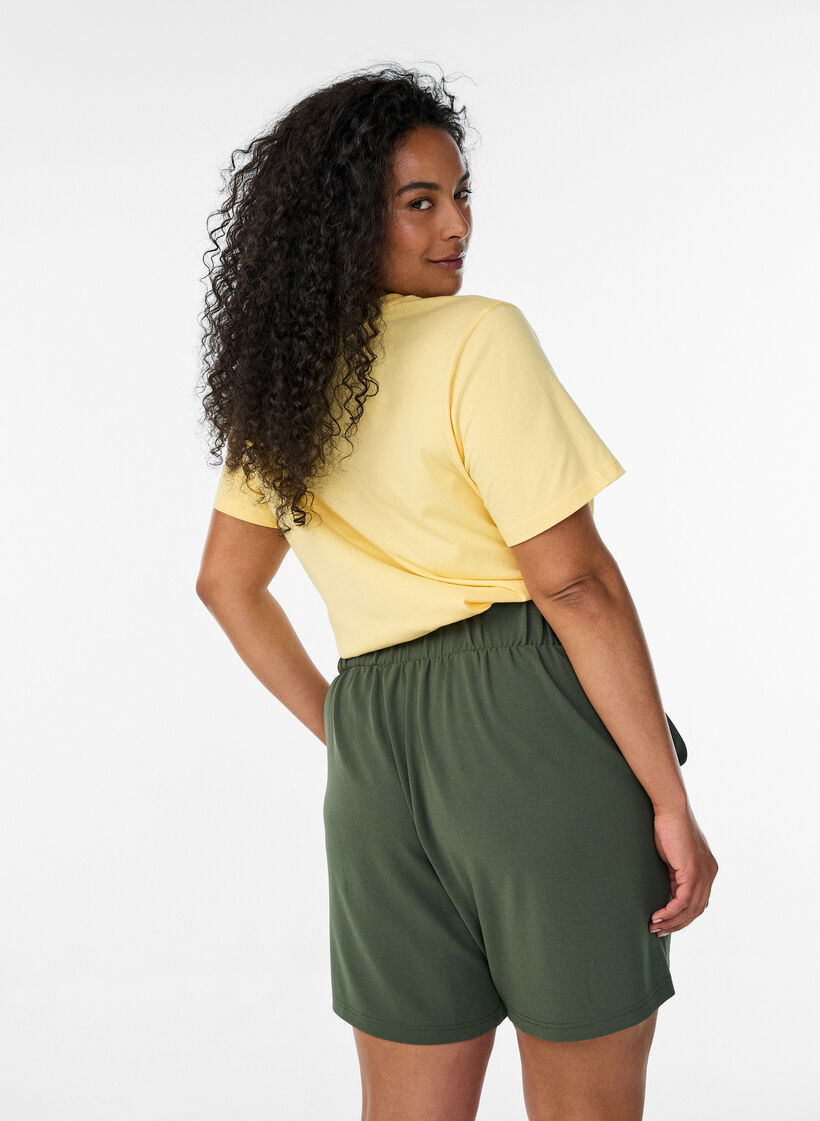 Shorts with pockets and loose fit, Green, Model image number 2