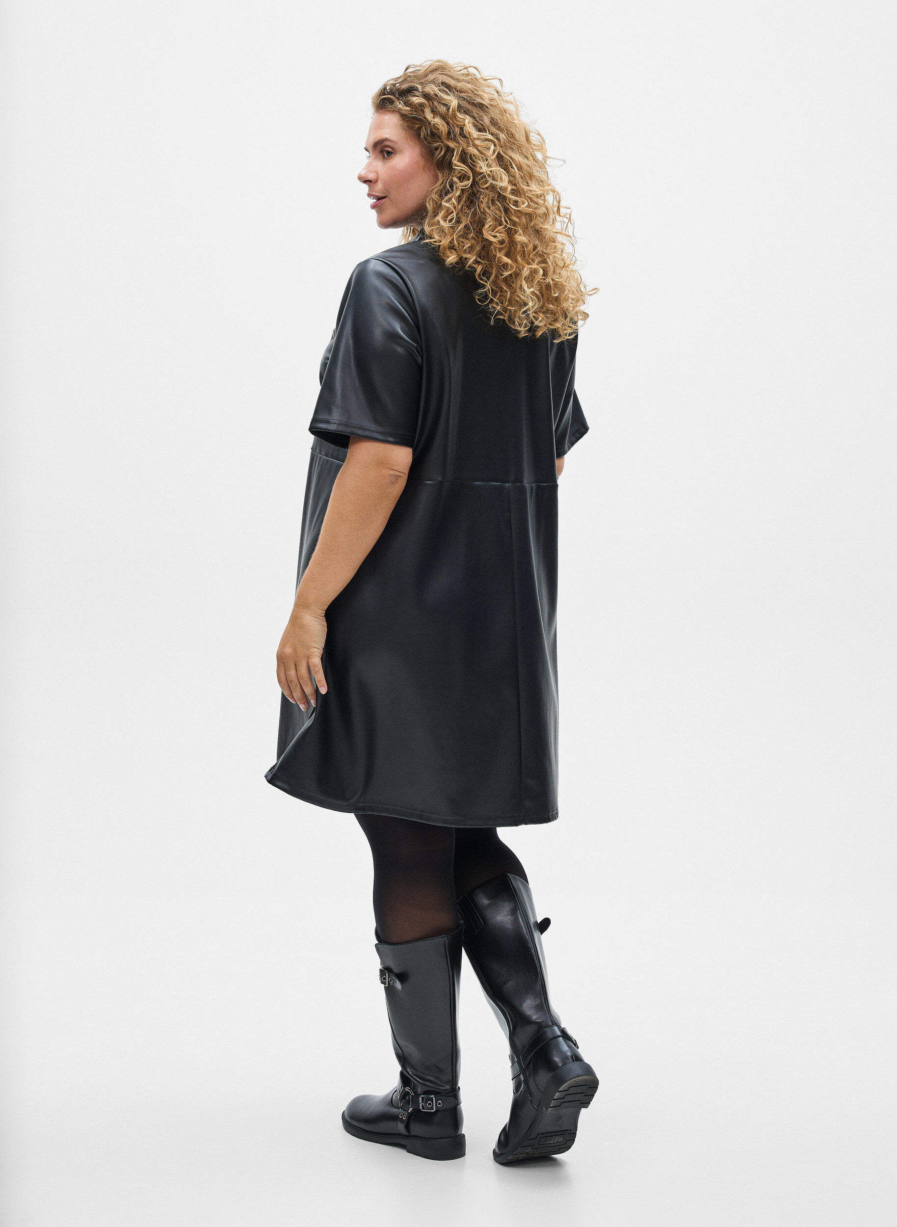 Zizzifashion Short dress in faux leather with an A-line shape, Black, Model image number 2