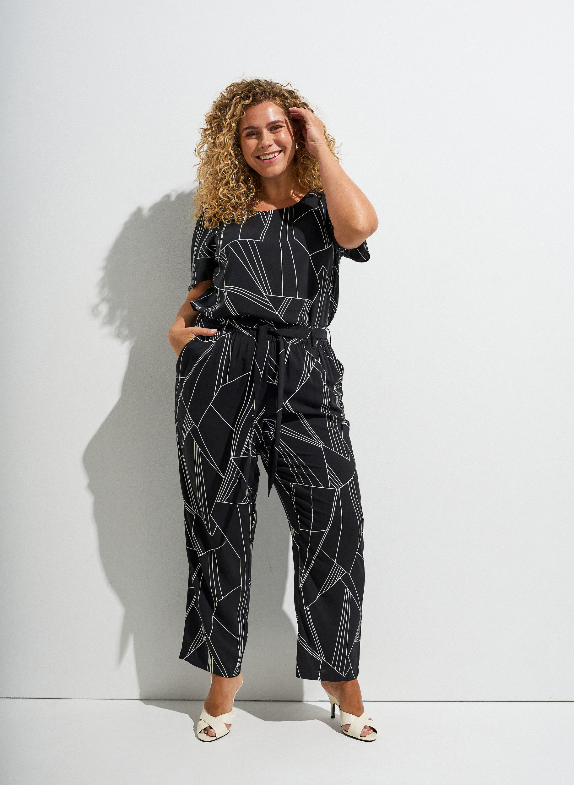 Zizzifashion Short sleeve viscose blouse with print, Black, Image image number 0