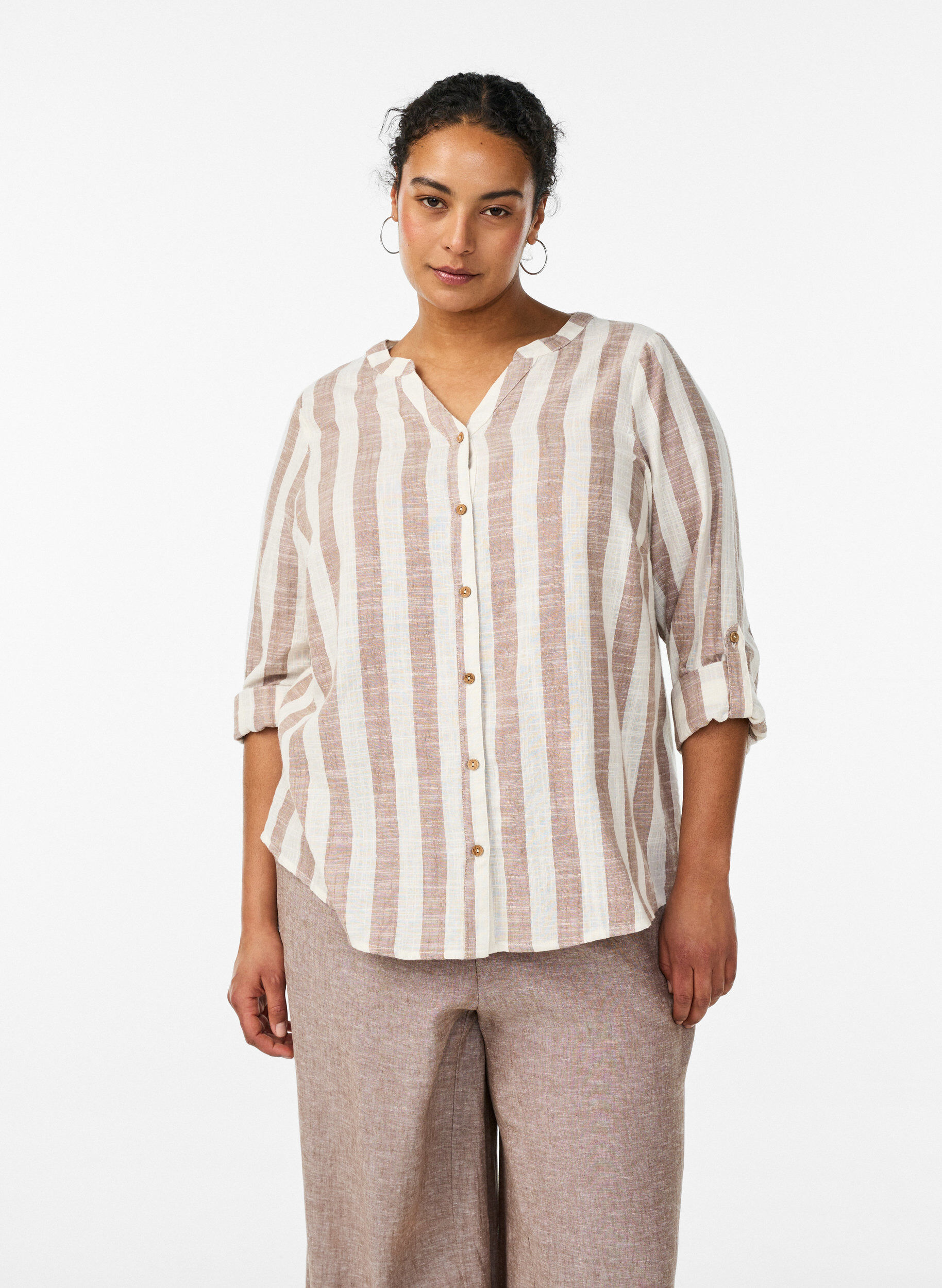 Cotton shirt blouse with V-neck, Beige, Model