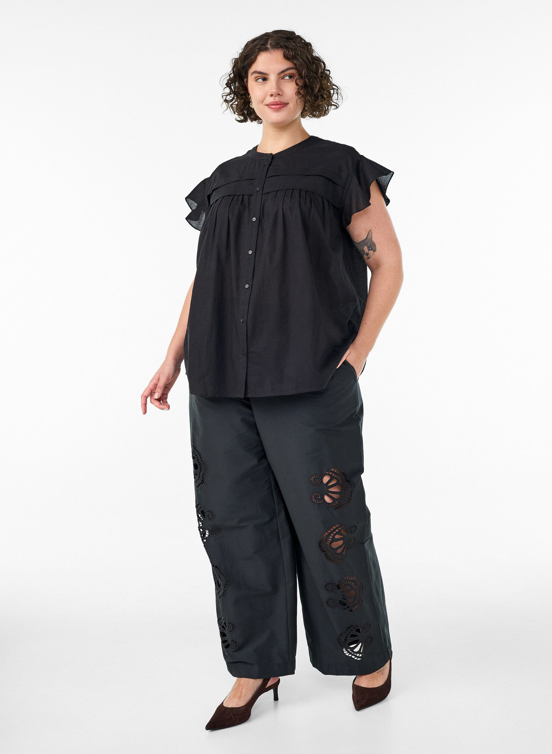 Zizzifashion Sleeveless A-line cotton shirt blouse, Black, Model image number 1