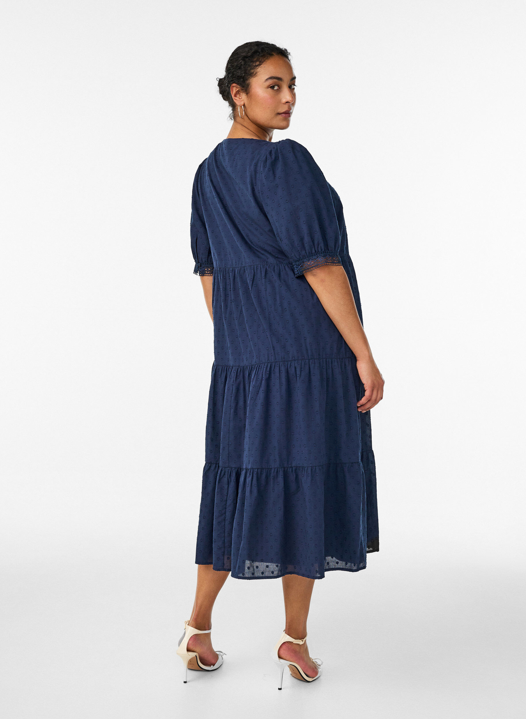 Zizzifashion Textured cotton midi dress with crochet details, Blue, Model image number 1