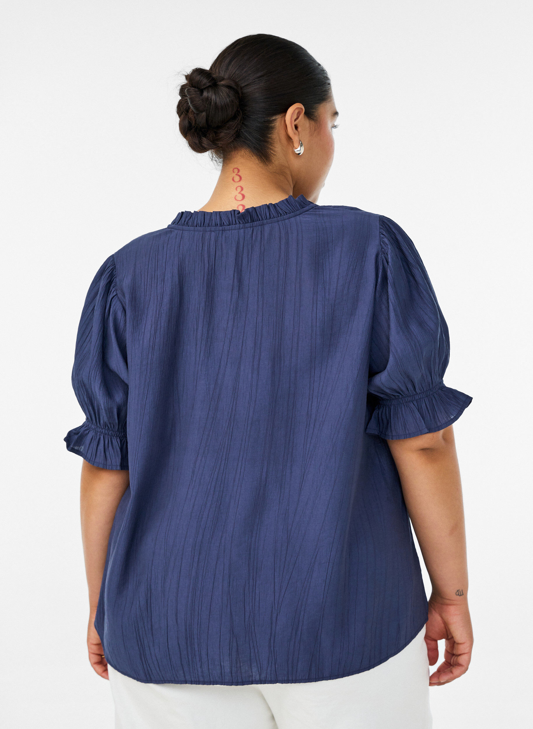 Zizzifashion Blouse in a crinkled viscose blend with a V-neck, Blue, Model image number 2