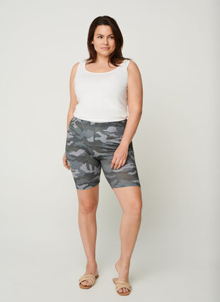 Camouflage cycling shorts, Army AOP, Model image number 0